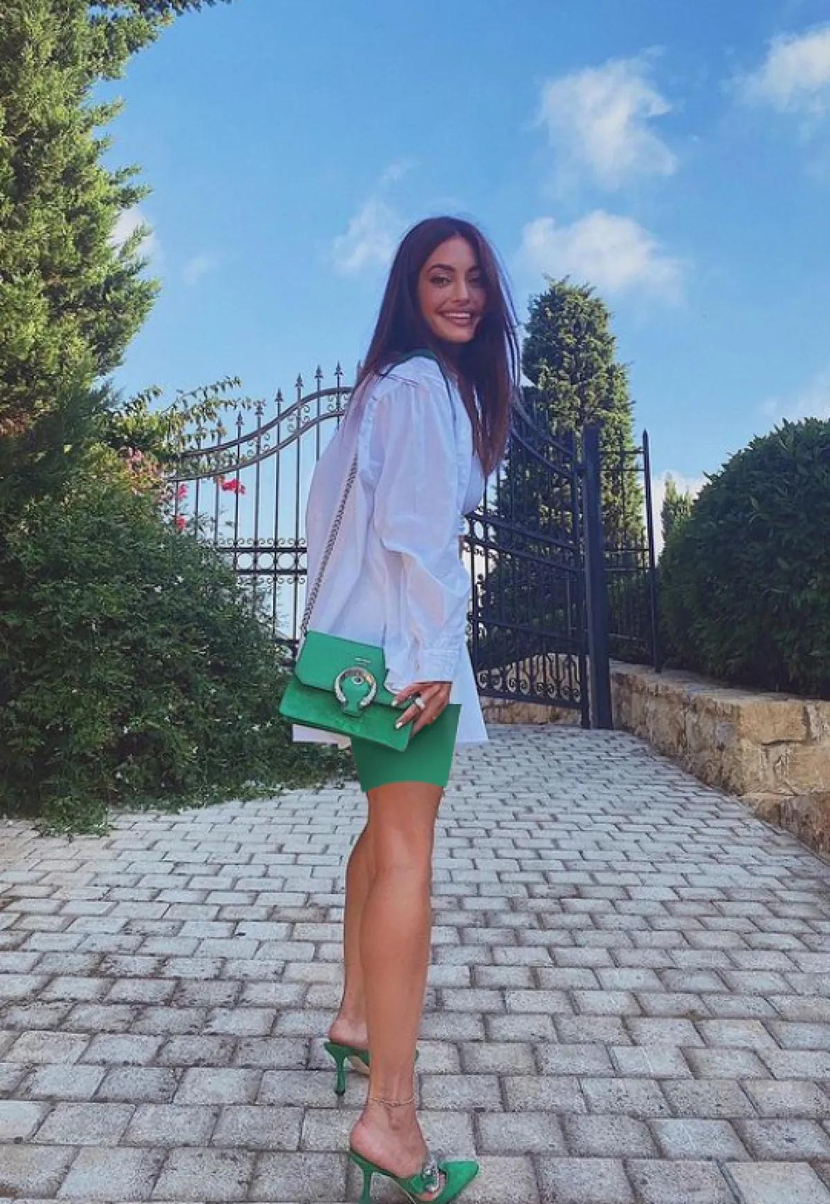 كارن وازن تنتعل حذاء أخضر