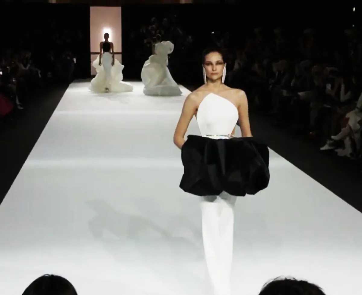 فستان أبيض طويل من ستيفان رولان Stephane Rolland