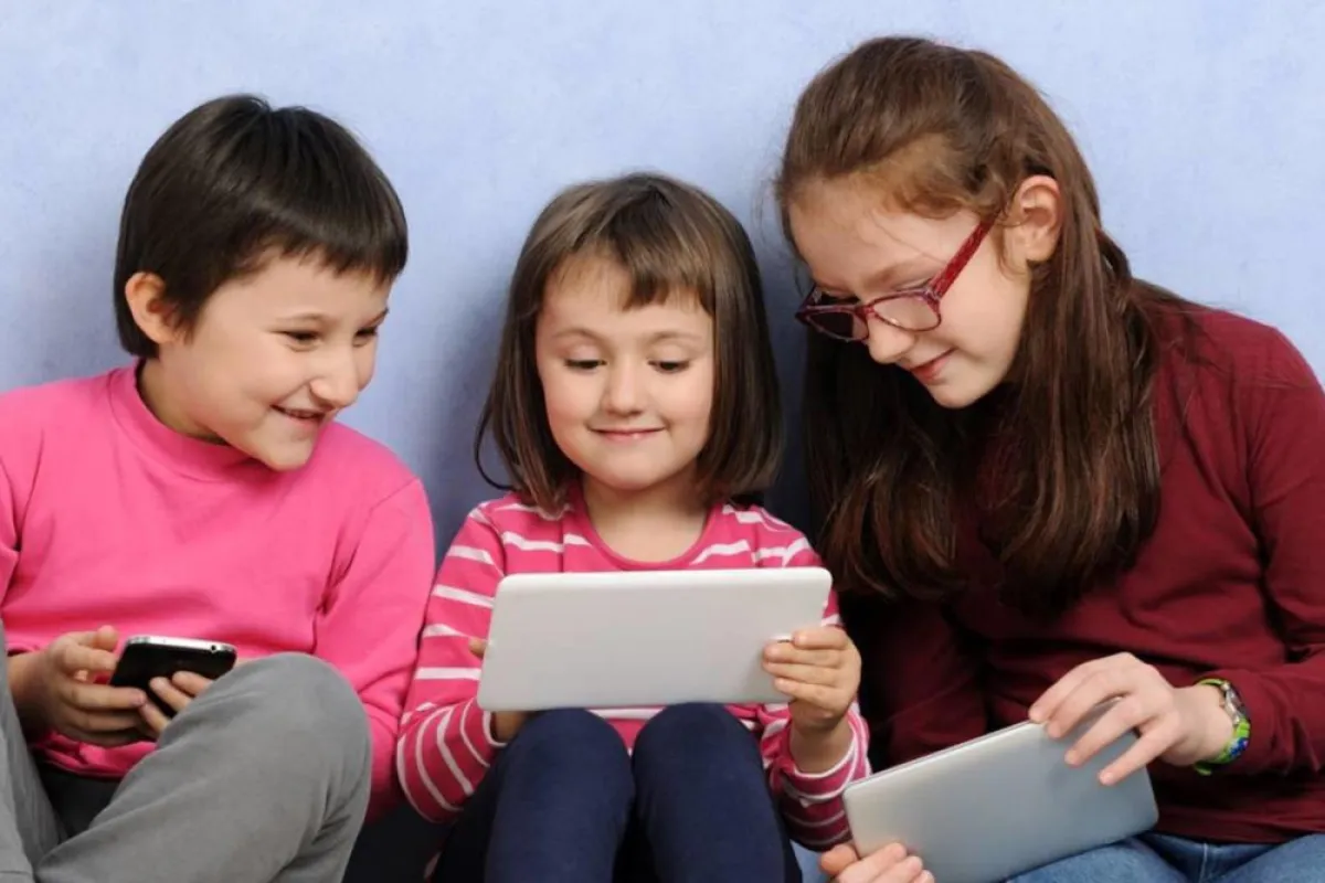 أضرار الأجهزة الذكية على الأطفال