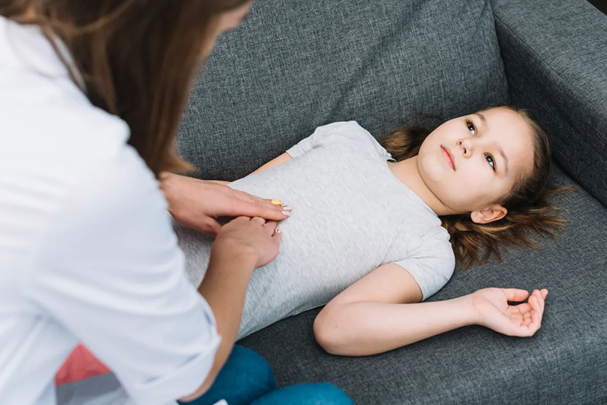 أسباب قرحة المعدة عند الأطفال، وما هي طرق العلاج؟