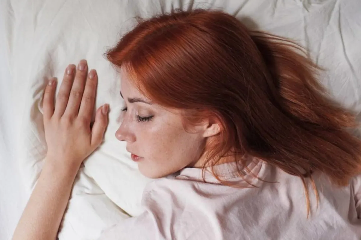 مخاطر النوم على البطن للحامل