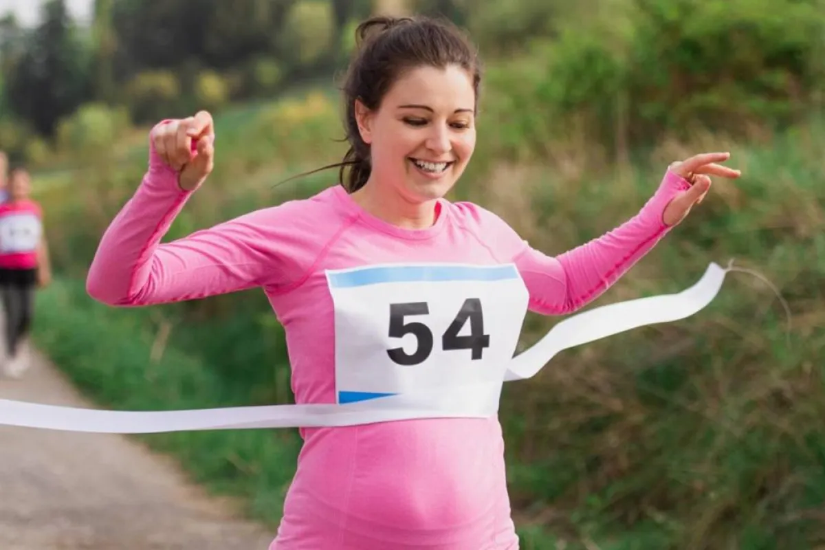 الجري أثناء الحمل بين الأمان والأضرار