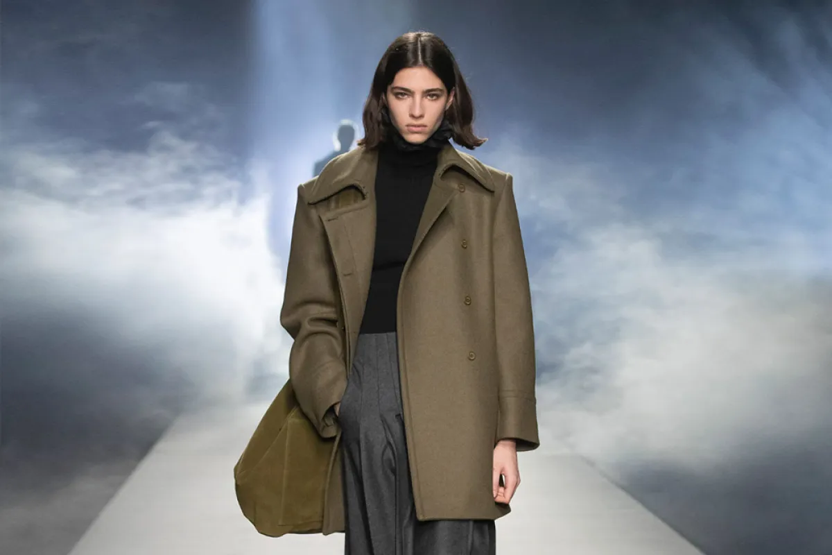 المعاطف بستايل ذكوري أسلوبكِ المميّز لشتاء 2022 من البرتا فيرريتتي Alberta Ferretti