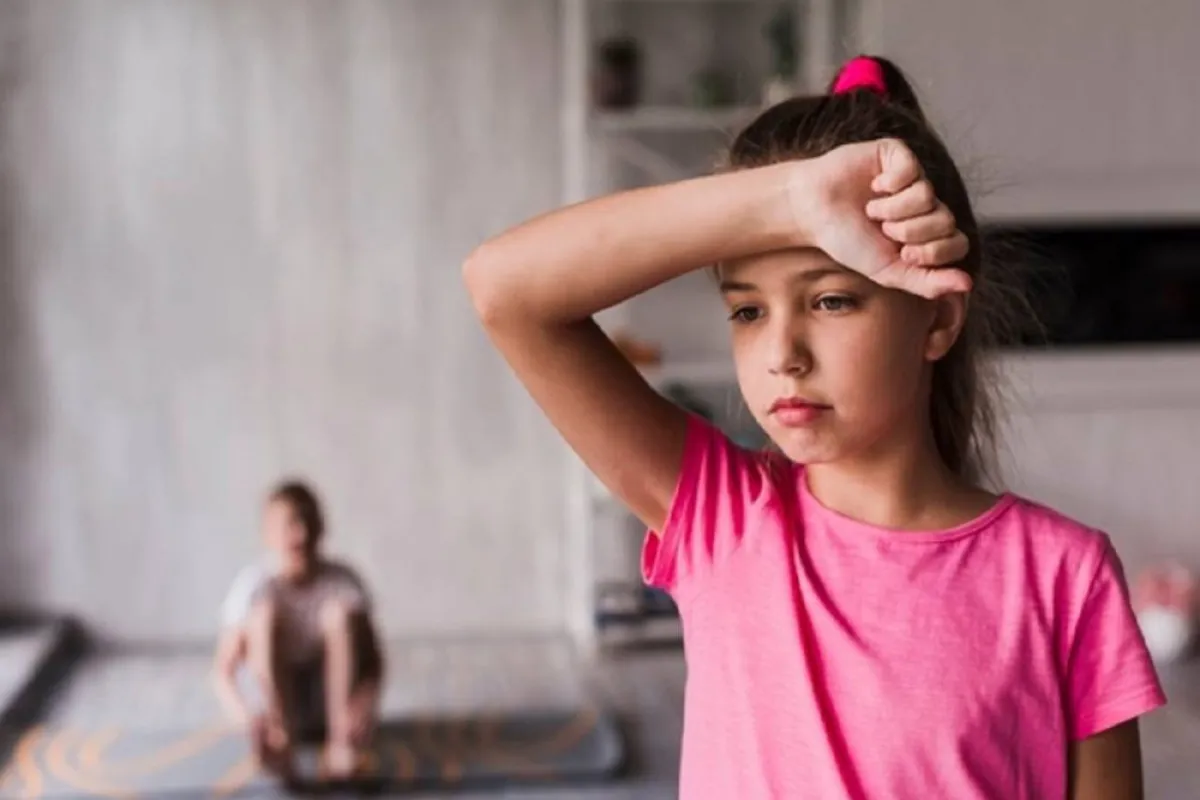 التعرق المفرط عند الأطفال الأسباب والعلاج