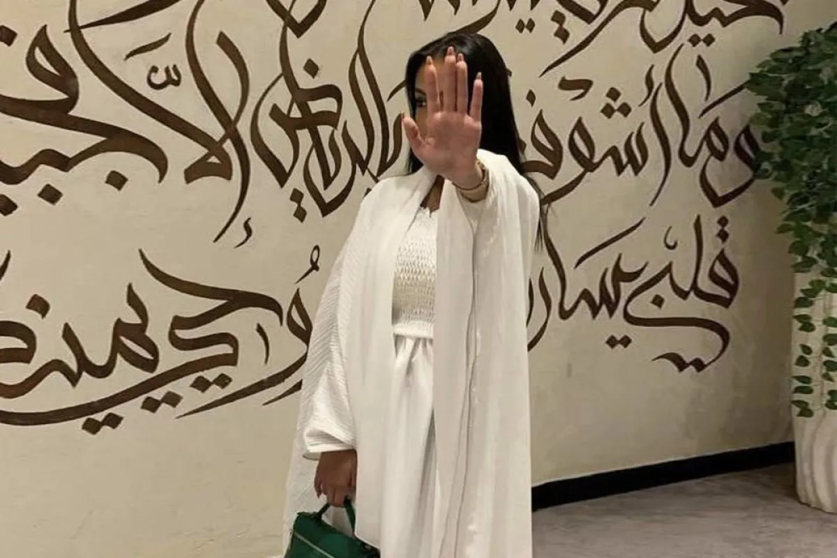 عبايات من تصميم هنادي محمد 