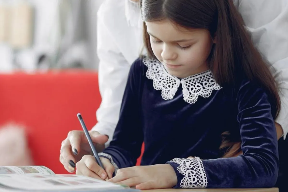 تحسين الكتابة اليدوية للطفل:بمعرفة الأسباب وطرق العلاج
