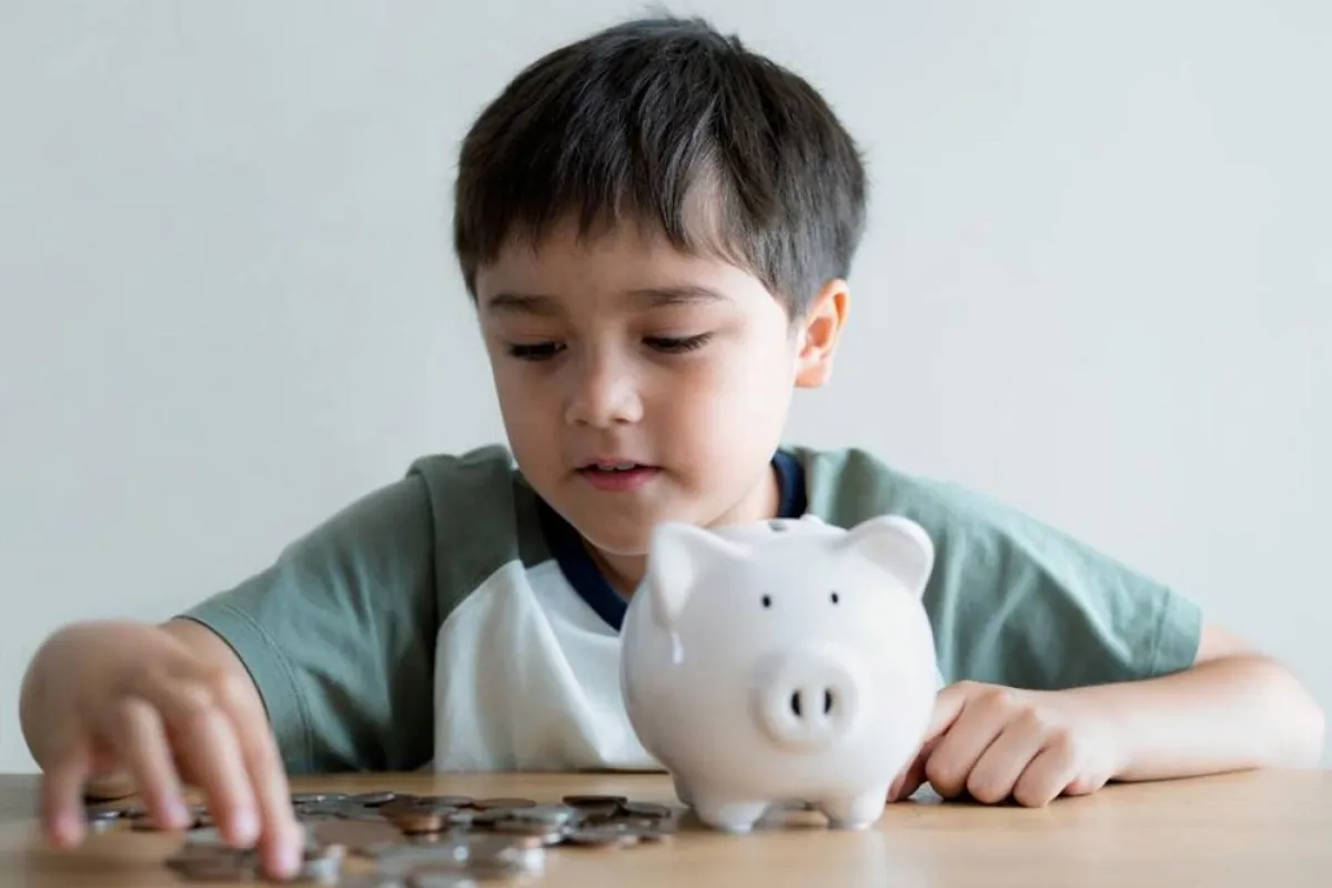 يجب أن يتعلم الطفل أهمية الادخار