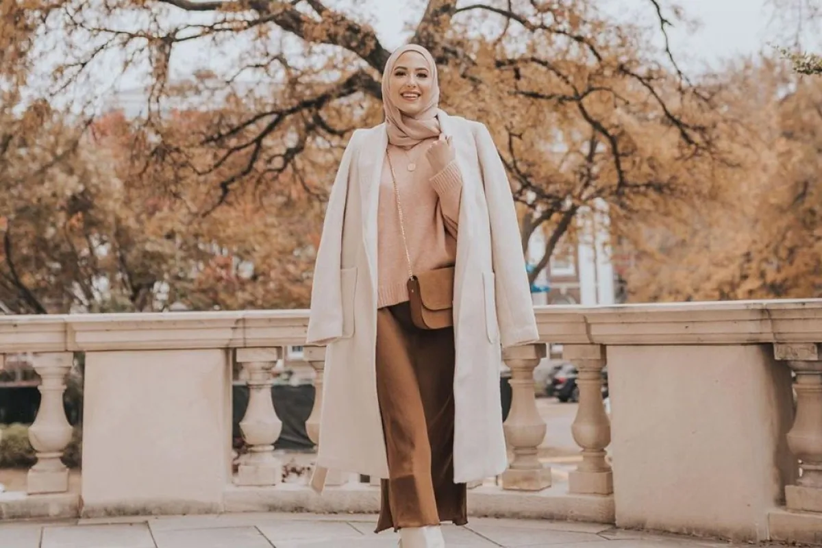 معطف الصوف الطويل من لينا صنوبر