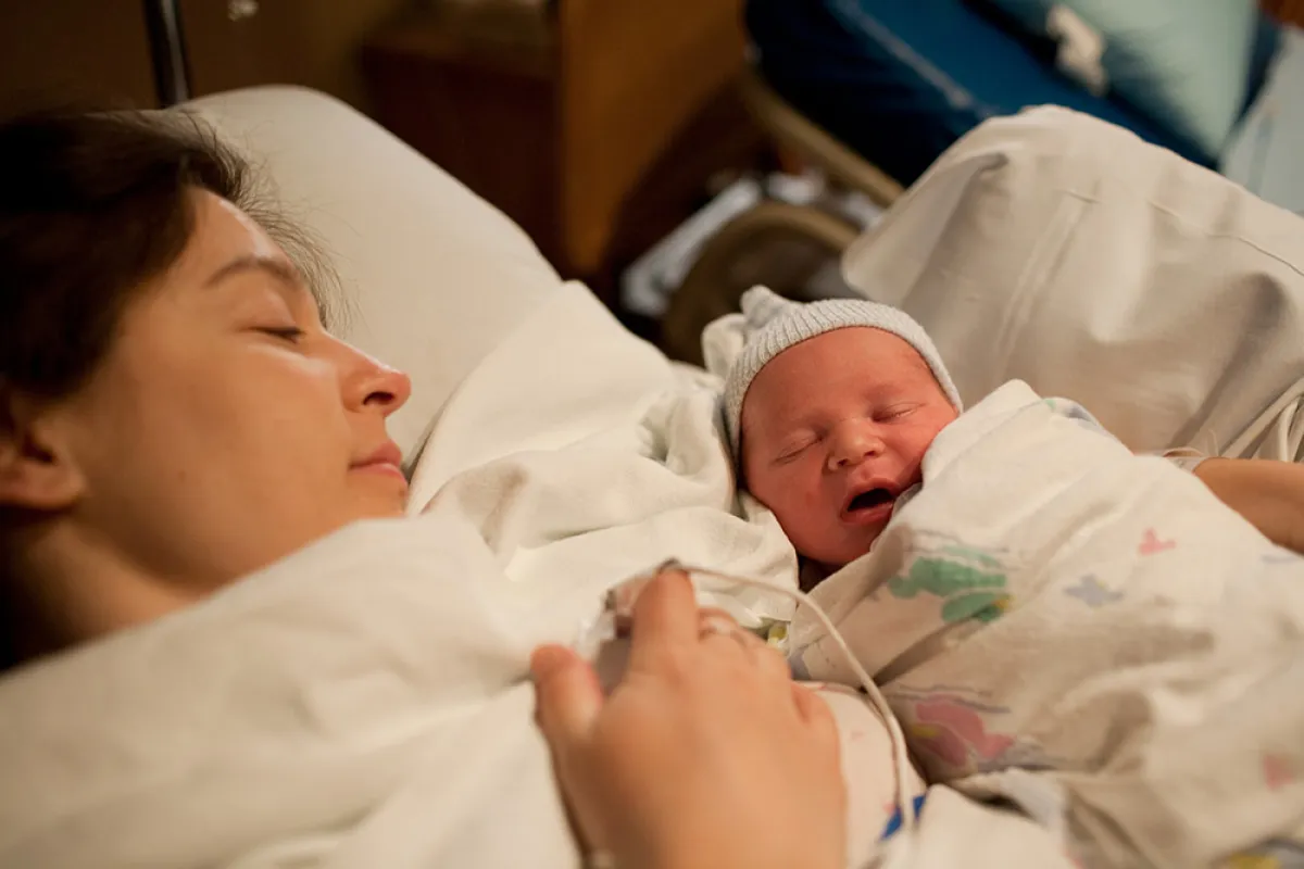 ما هي الساعة الذهبية بعد الولادة؟