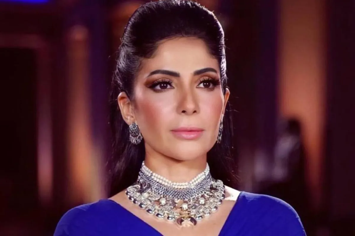 مكياج نيود راقي للسهرات من وحي منى زكي