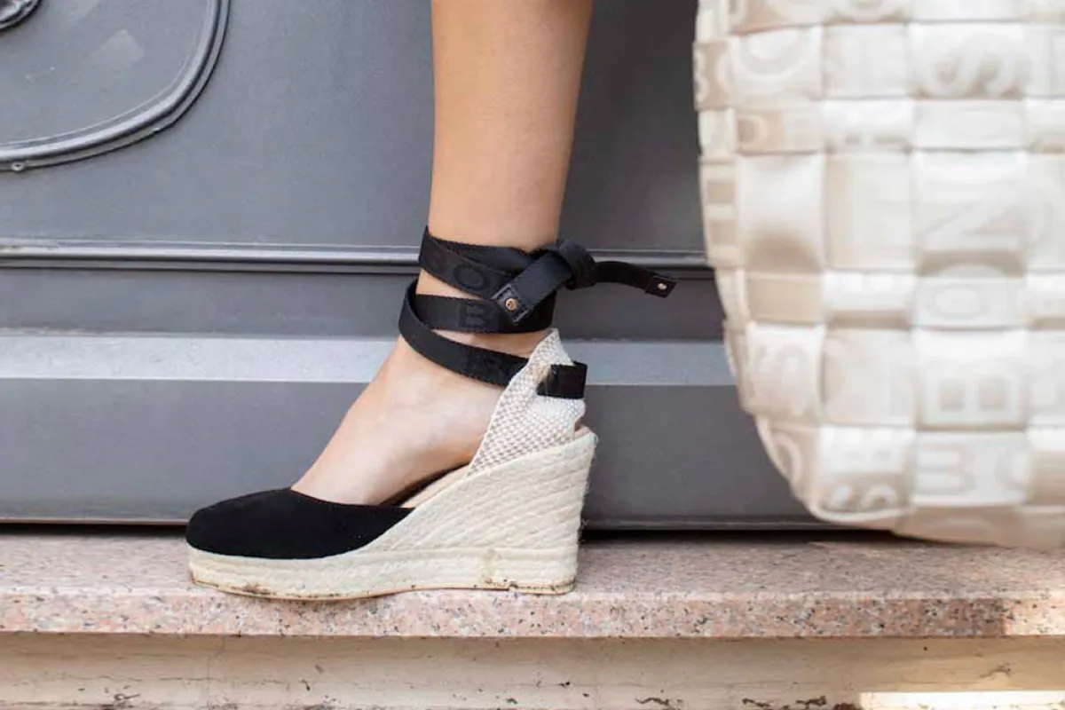 موديلا احذية كعب متوسط من بوربونيز  Borbonese