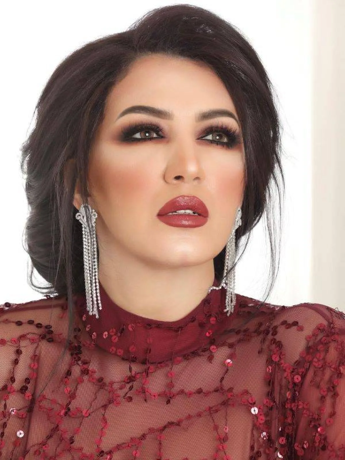 اسماء المنور باطلالة جمالية للسهرة