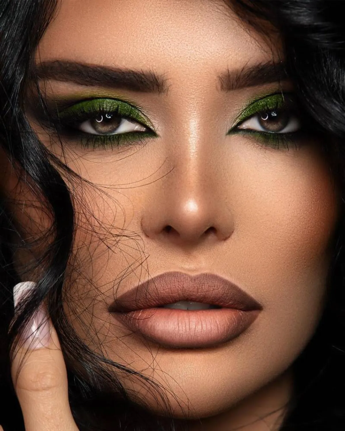 مكياج عيون أخضر للبشرة السمراء