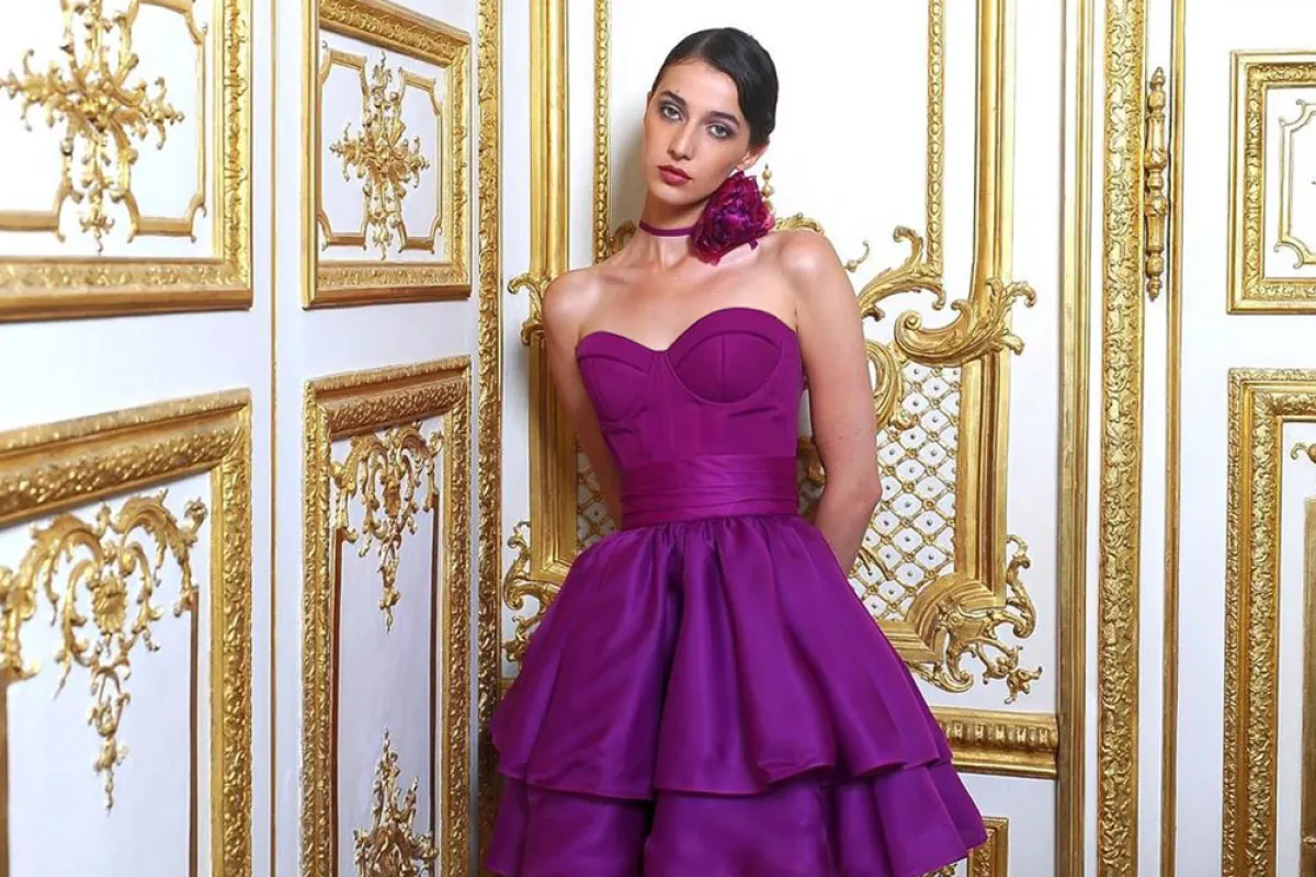 فستان كوكتيل بتنورة كشكش مع توب كورسيه من من لاماتامورفوس La Metamorphose