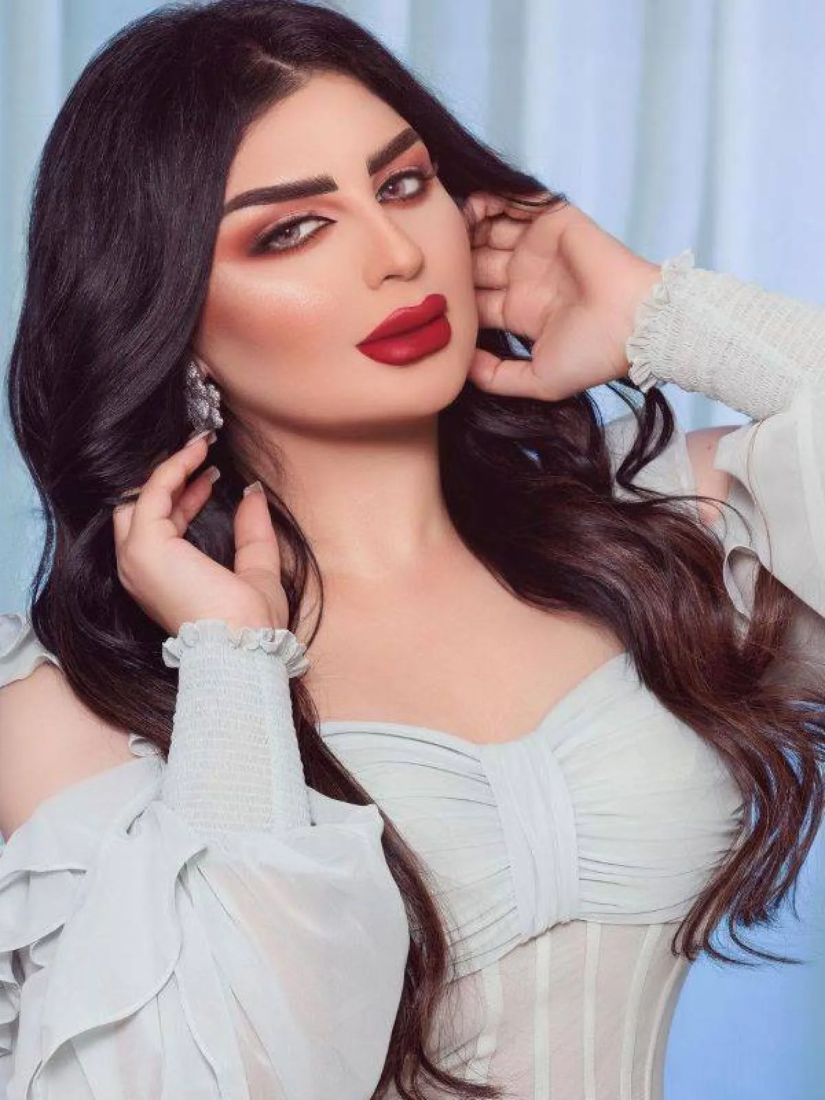 مكياج احمر للمراه الخليجية