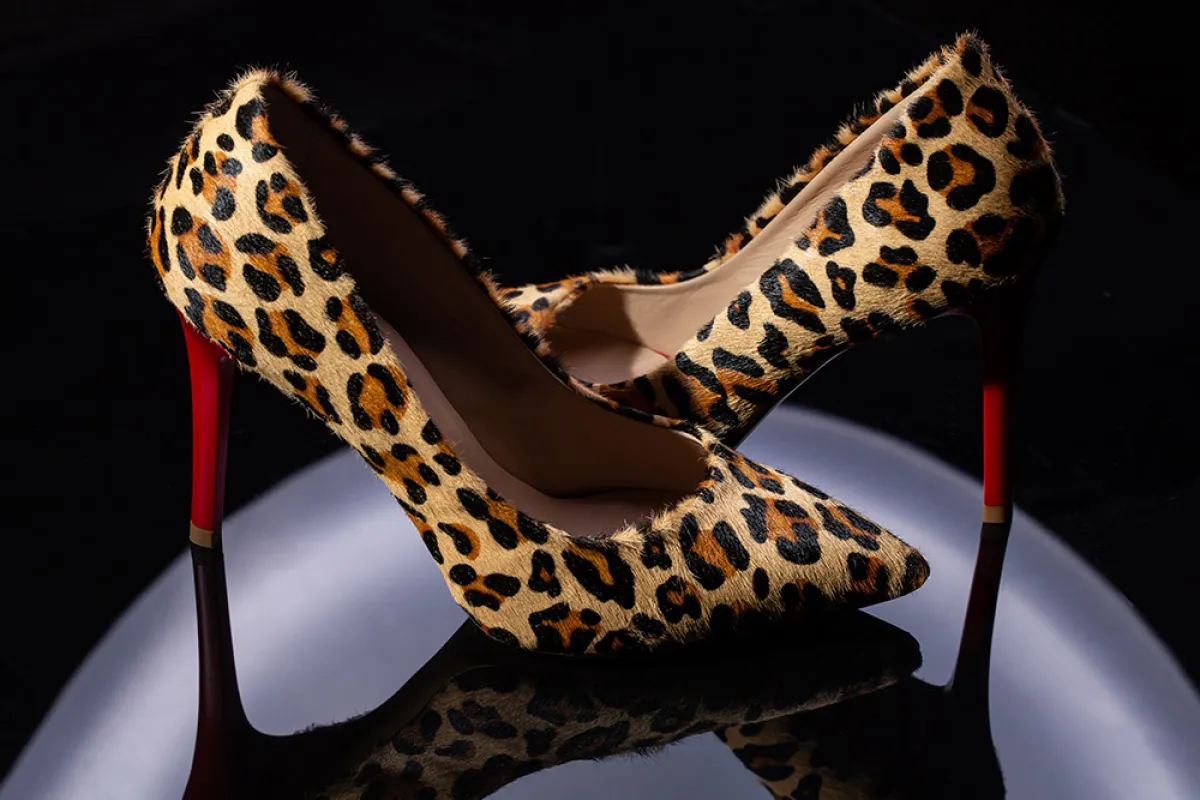 أحذية بنقوش الحيوانات لإطلالة جريئة