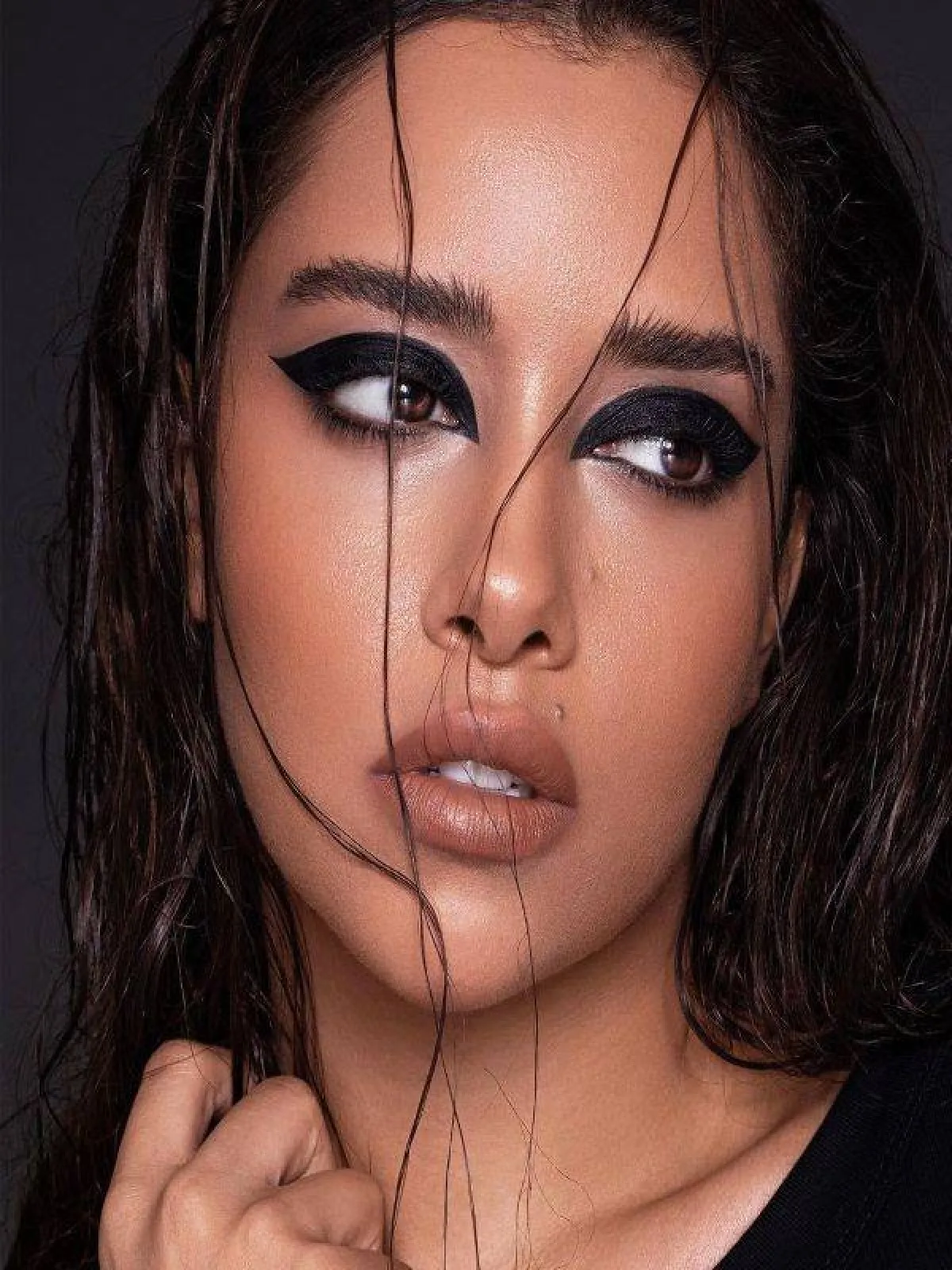 بلقيس بمكياج عصري