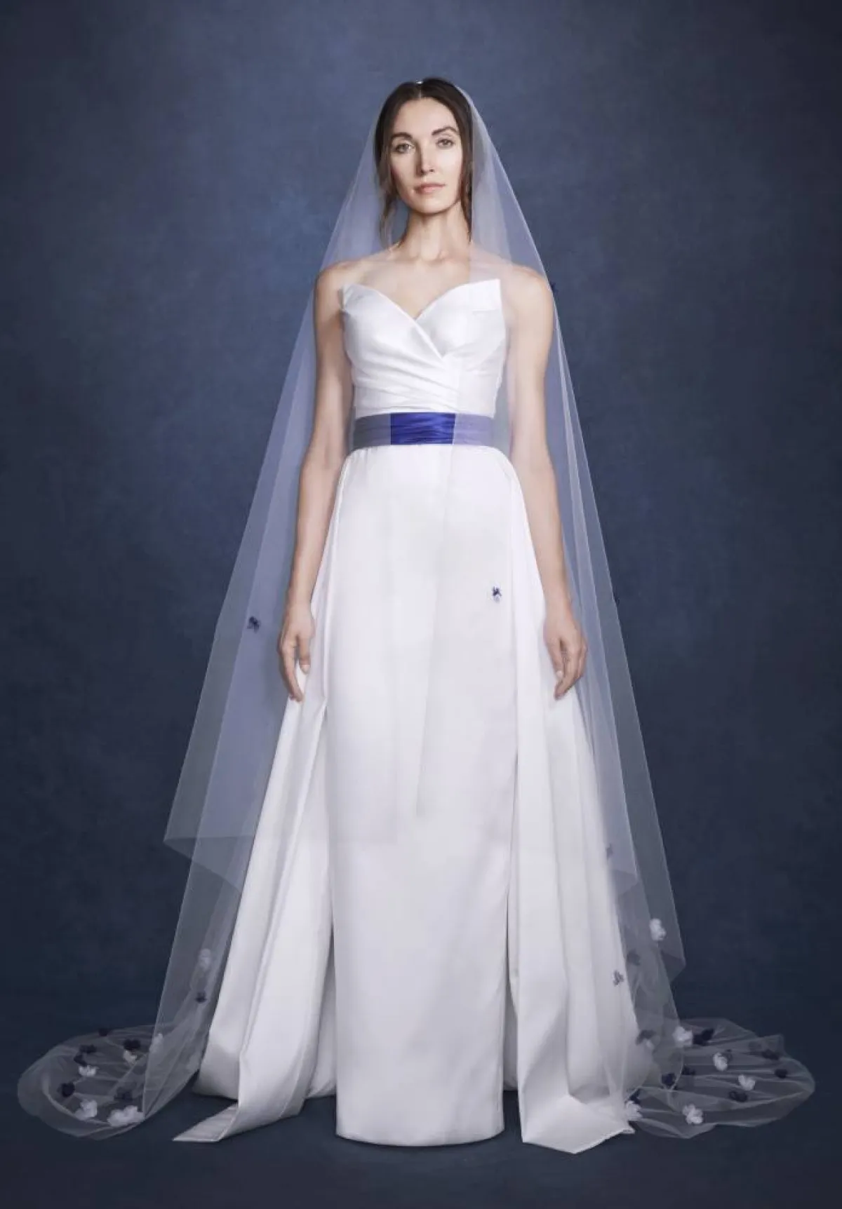 طرحة طويلة بالشيفون من Verdin new York 