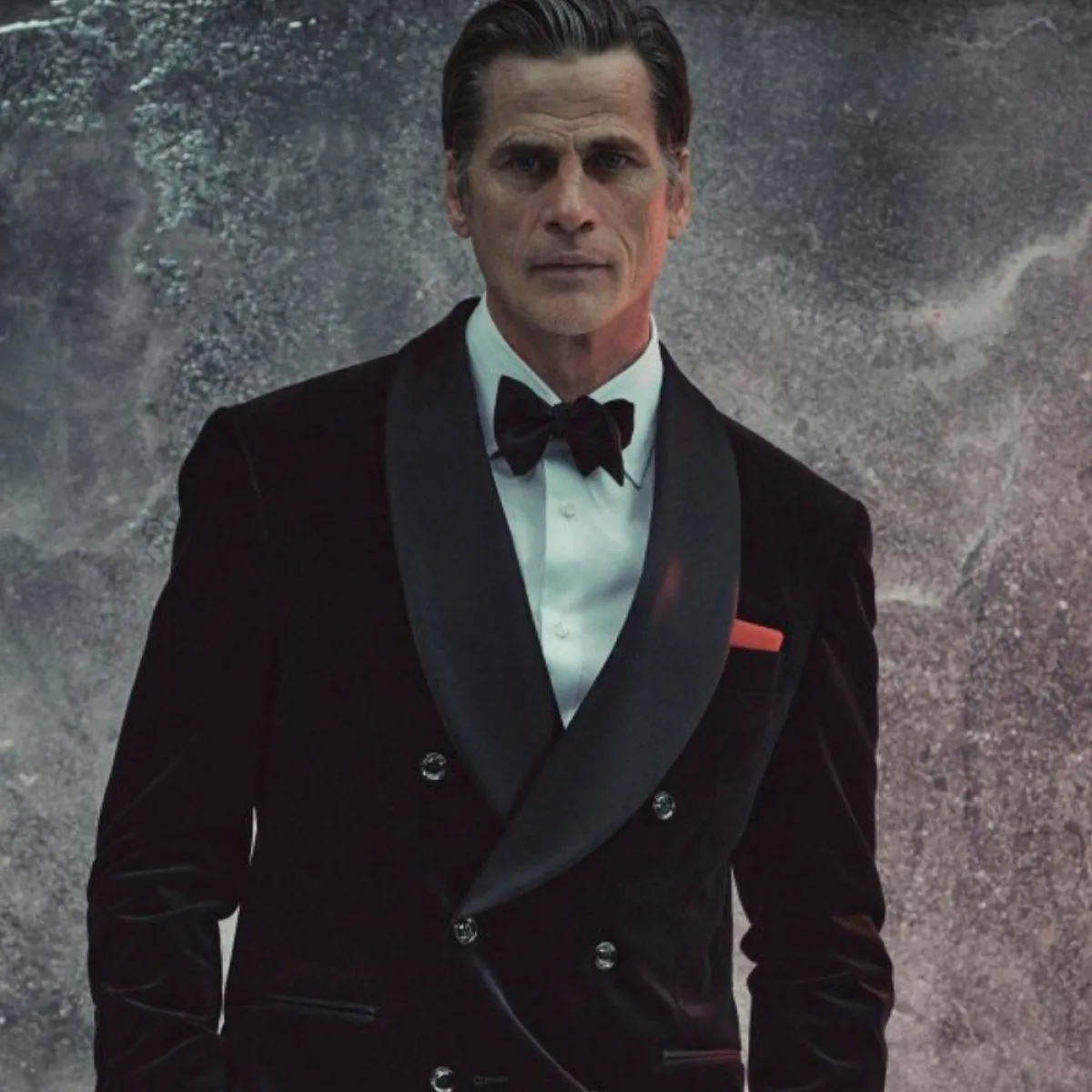 بليزر مخمل باللون الأسود من برونيللو كوتشينيللي Brunello Cucinelli 