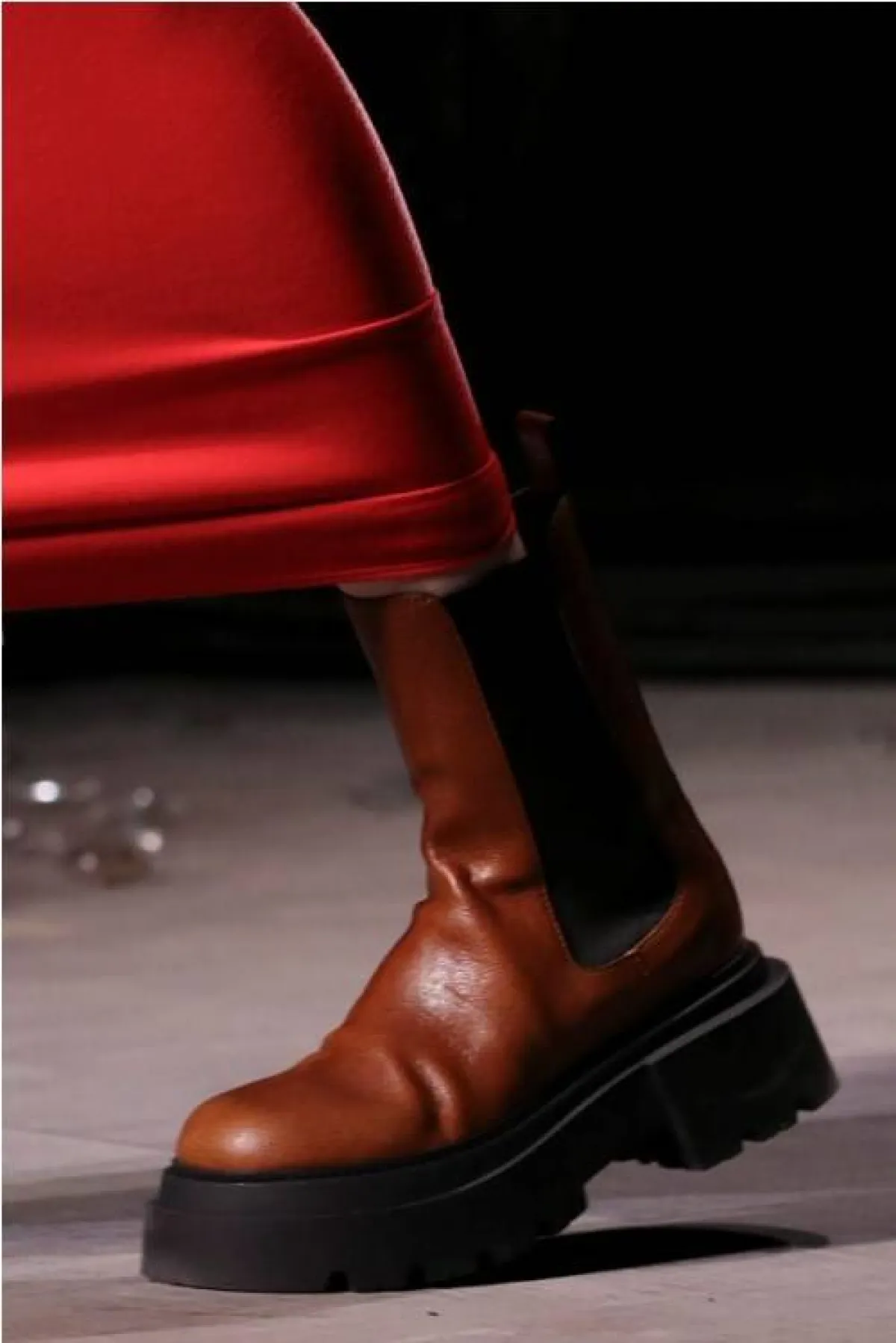 حذاء الهاف بوت مع فستان طويل من سبورتماكس   sportmax