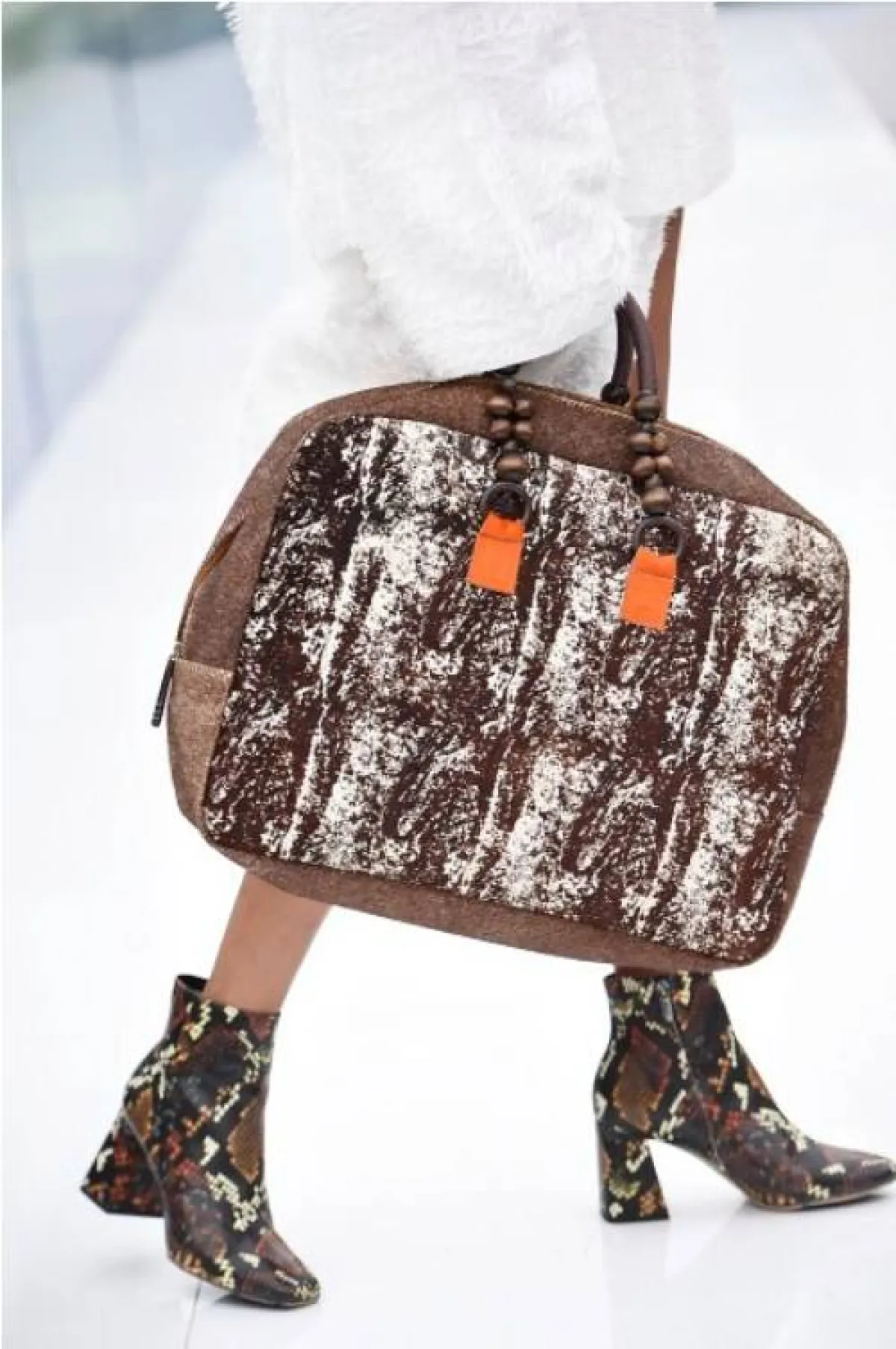 البوت القصير الذي يصل الى كاحل القدم من فلاينغ سولو  Flying Solo