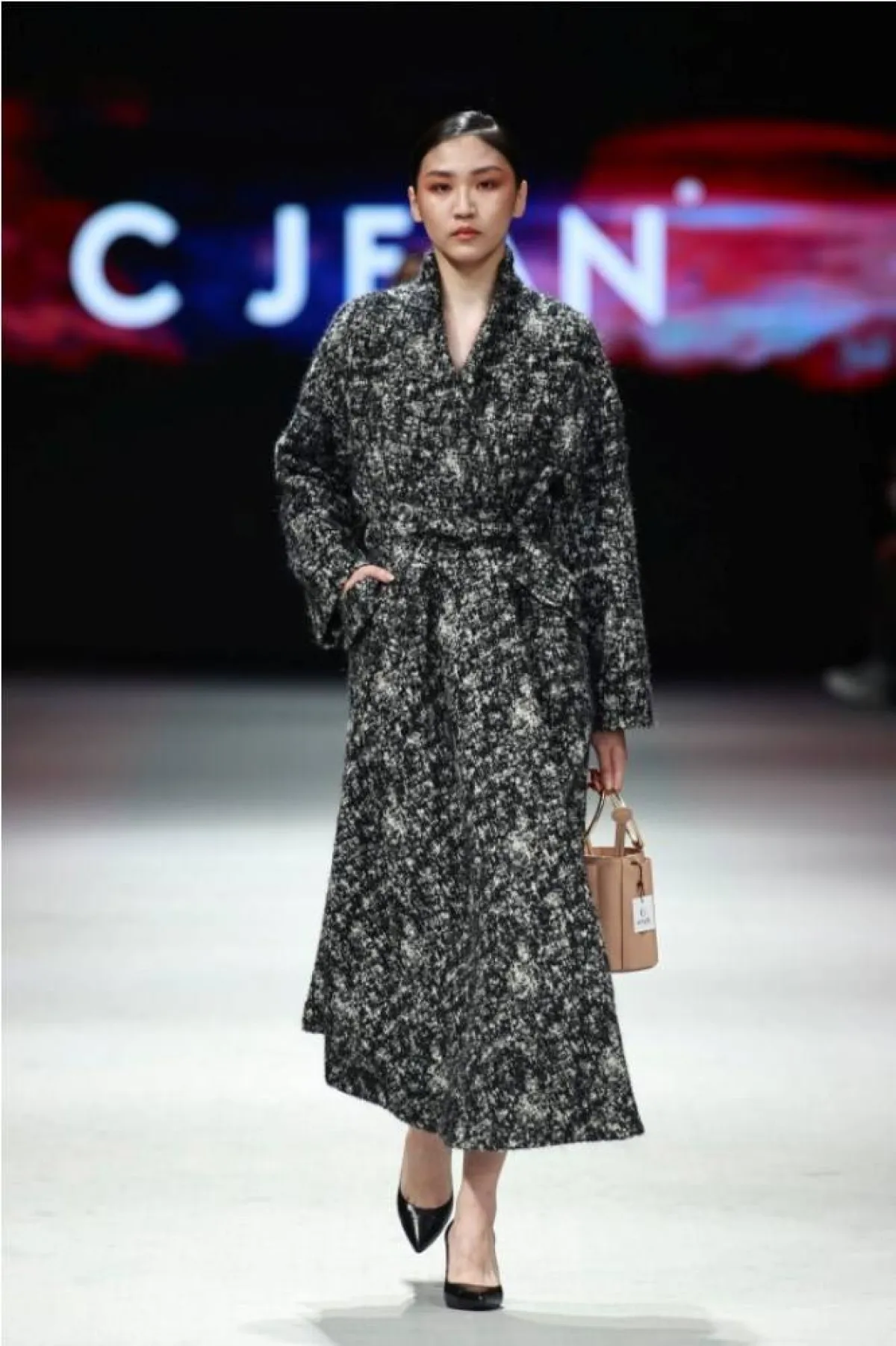 إرتدي المعاطف المطبّعة من سي جين  C.Jean