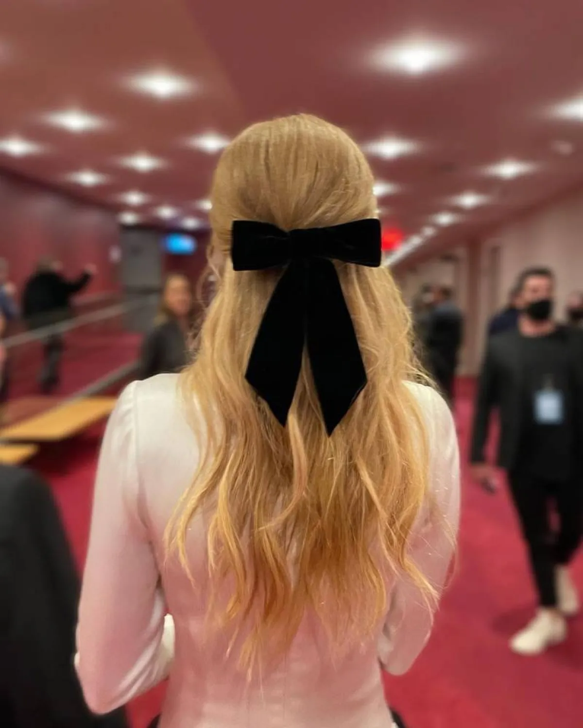 تسريحة الكيرلي المرفوعة من وحي نيكول كيدمان