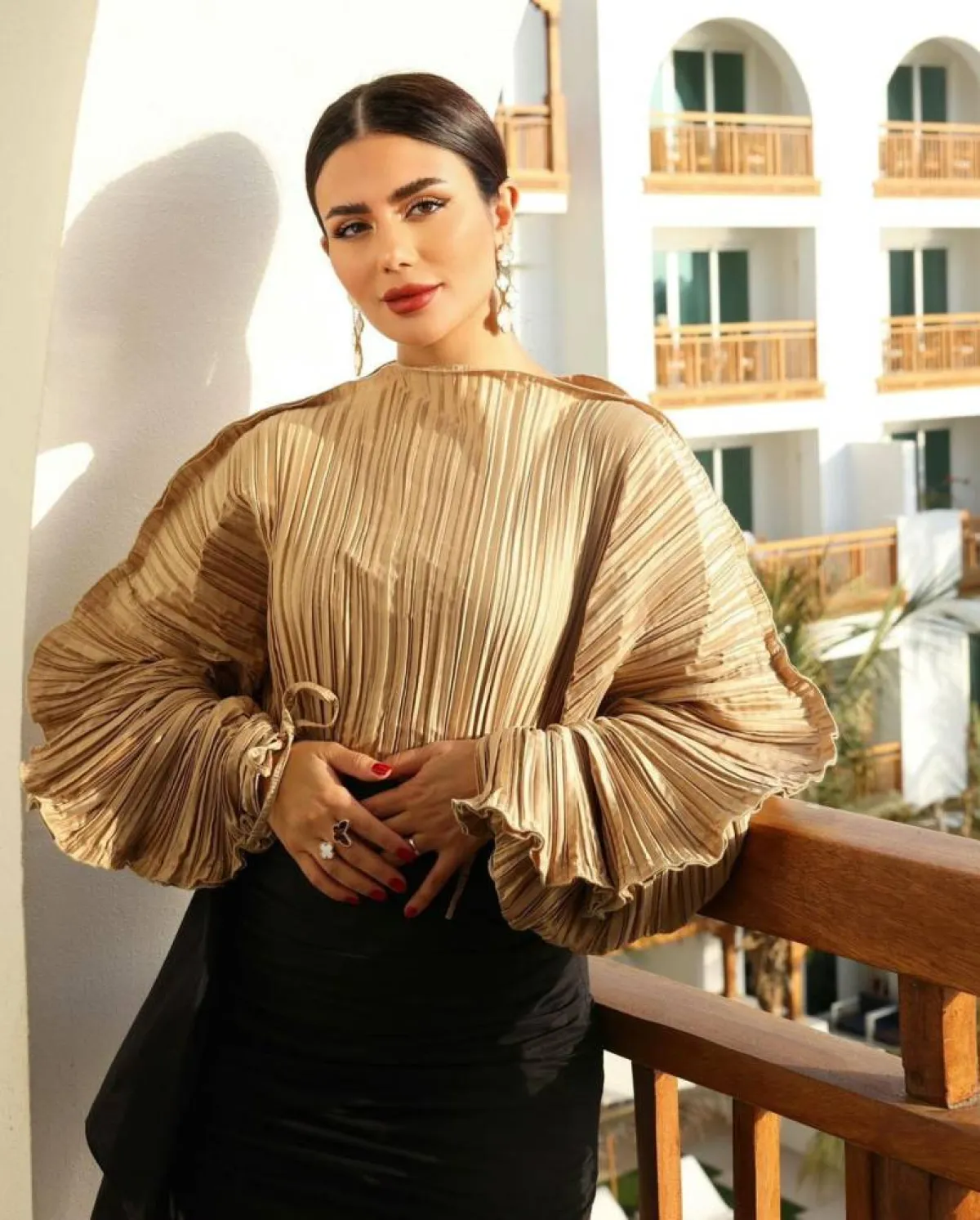 ديما الأسدي بإطلالة راقية 