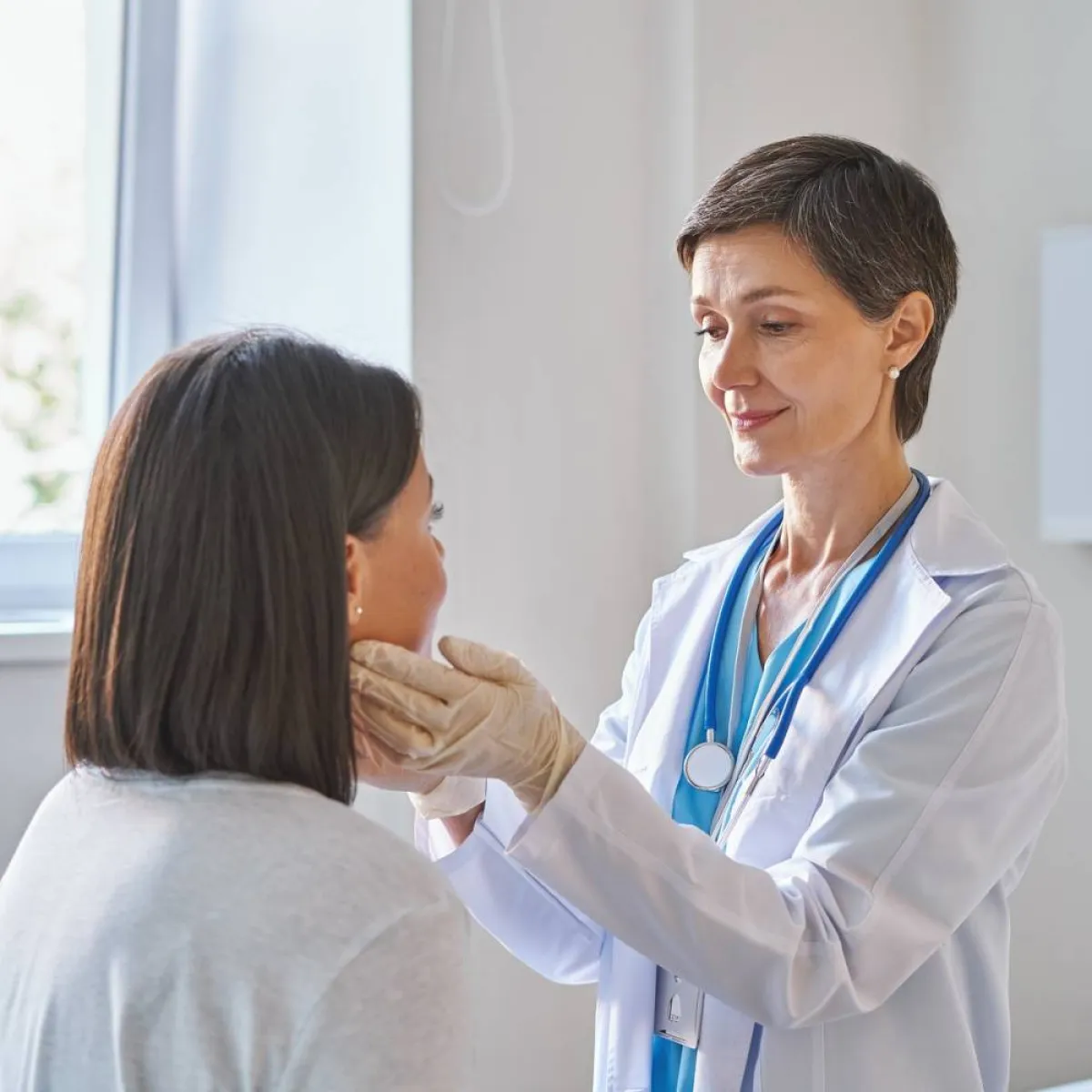 صورة لطبيبة ومريضة