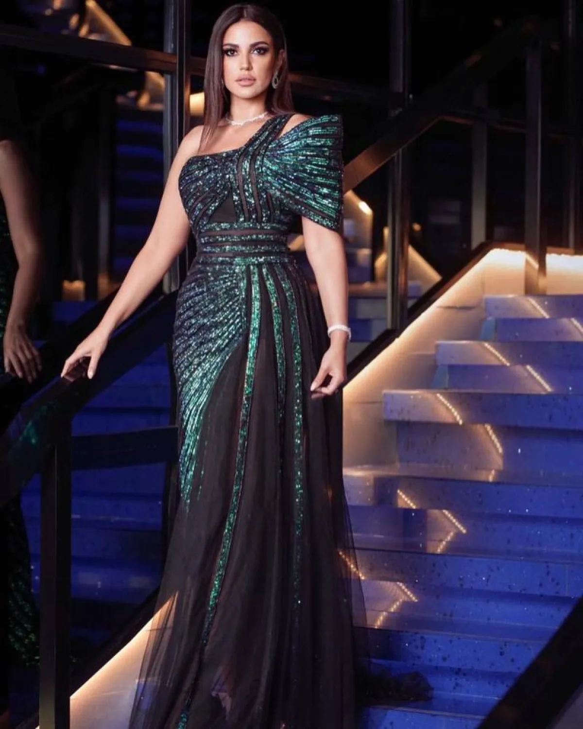 درة زروق بفستان طويل باللون الأخضر  