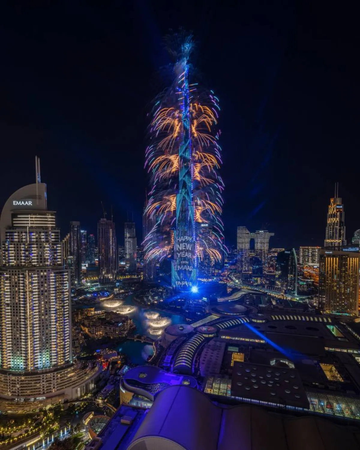 احتفالات برج خليفة بالعام الجديد - الصورة من حساب مكتب دبي الإعلامي على تويتر
