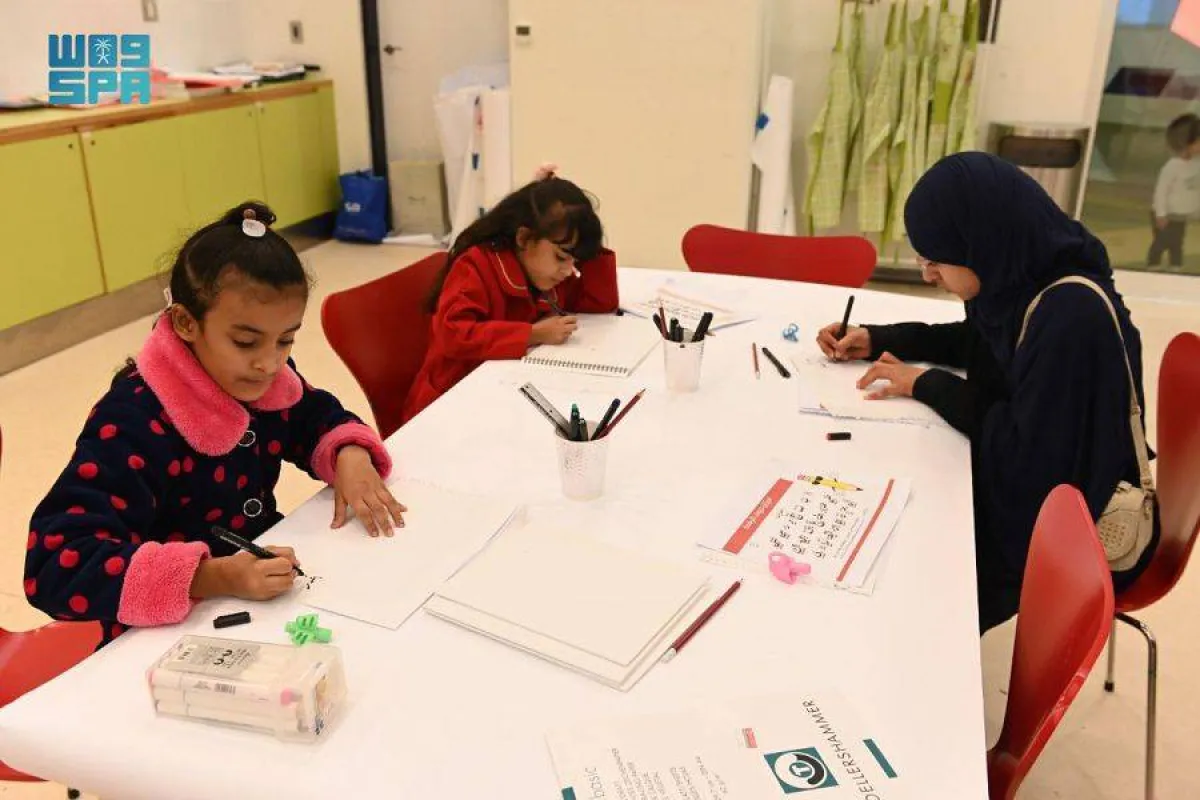 ورش للأطفال لتعليم الخط العربي - الصورة من واس