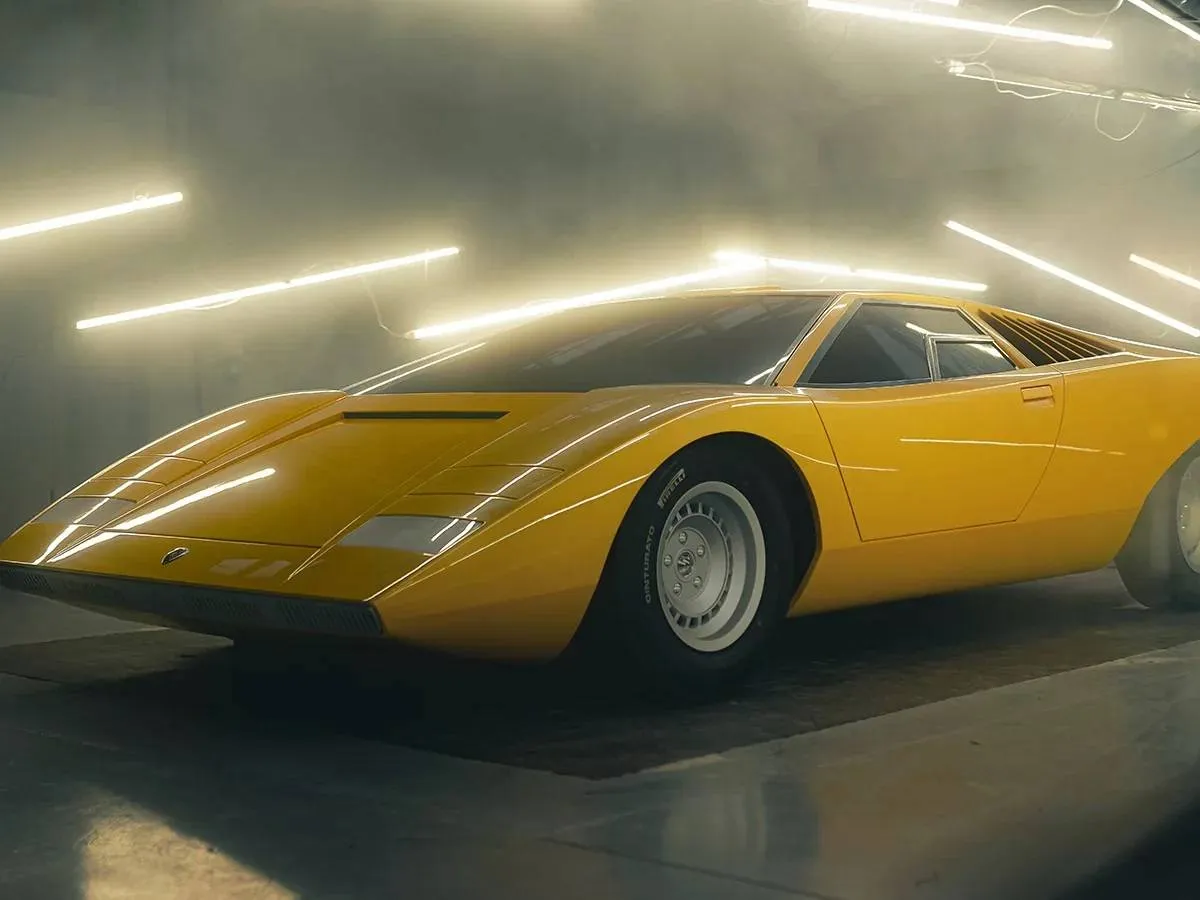 لامبورغيني تطلق نسخة جديدة من Countach احتفالا بالذكرى الخمسين لها