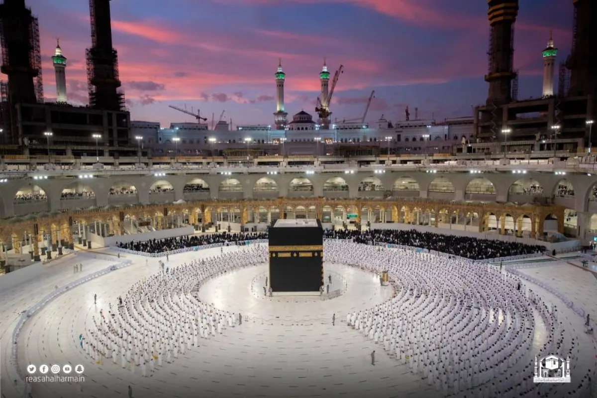 شؤون الحرمين: تفويج أكثر من 40 مليون معتمرٍ ومصلٍ وطائفٍ منذ بداية عودة العمرة والصلاة في المسجد الحرام - الصورة من حساب رئاسة شؤون الحرمين على تويتر