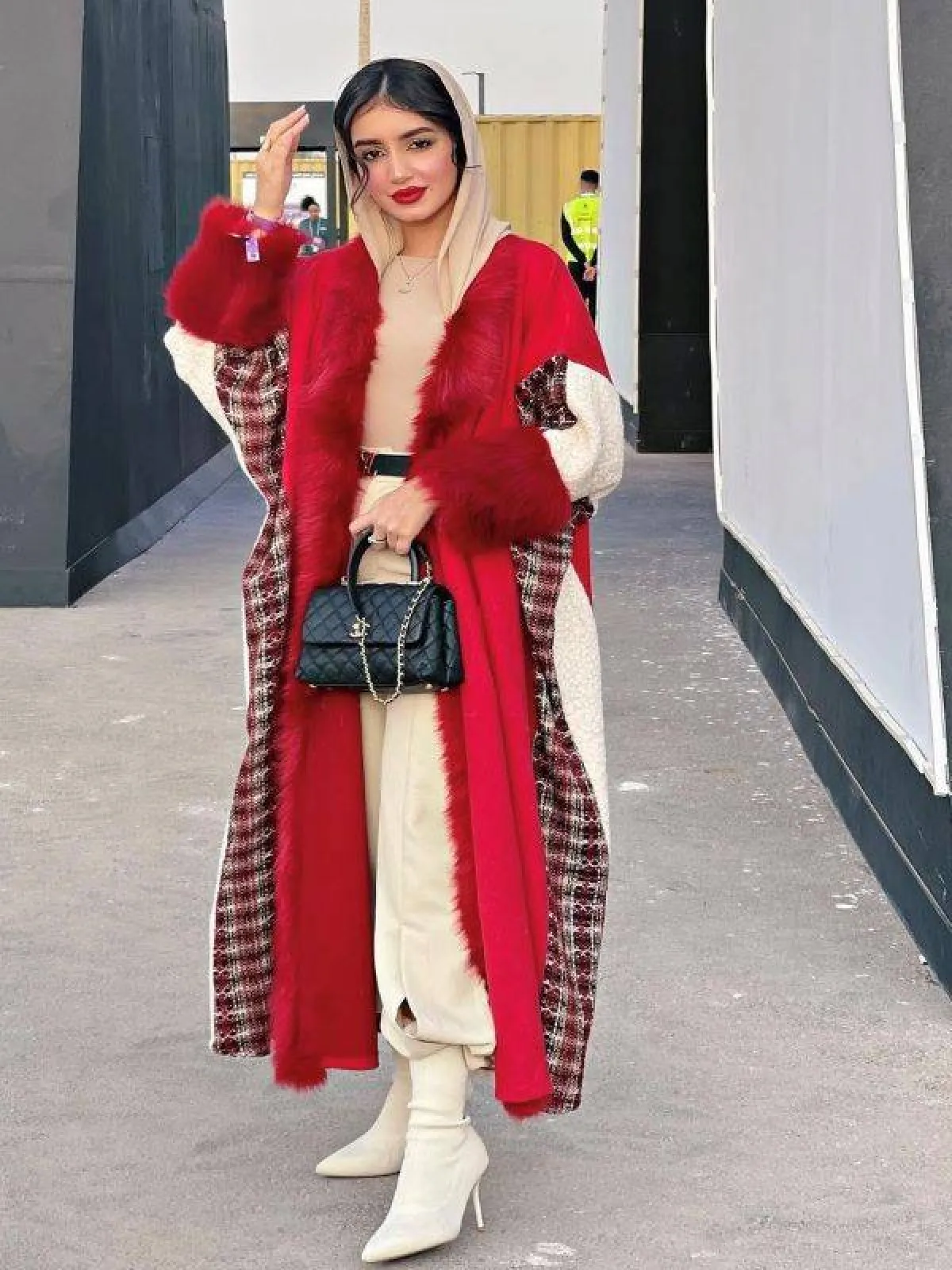 عباية باقمشة متداخلة