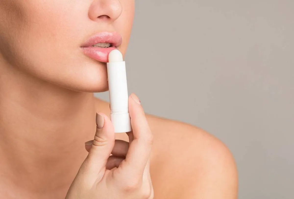 ترطيب الشفاه