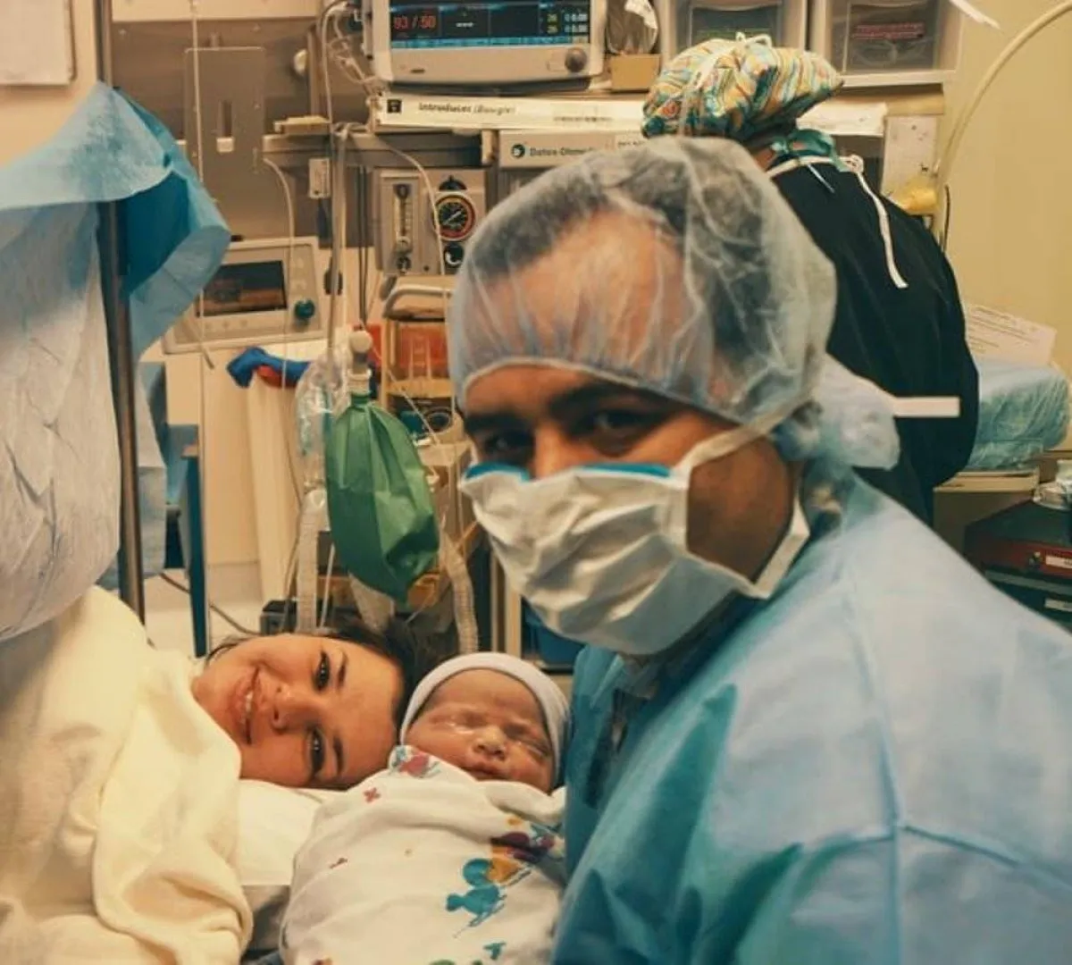 صورة لقرب المولود من الأم بعد الولادة مباشرة