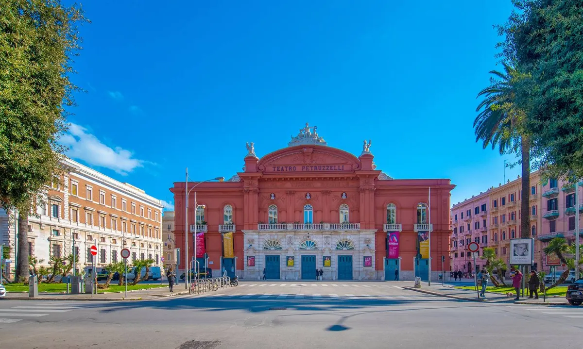 تياترو بتروزيلي
