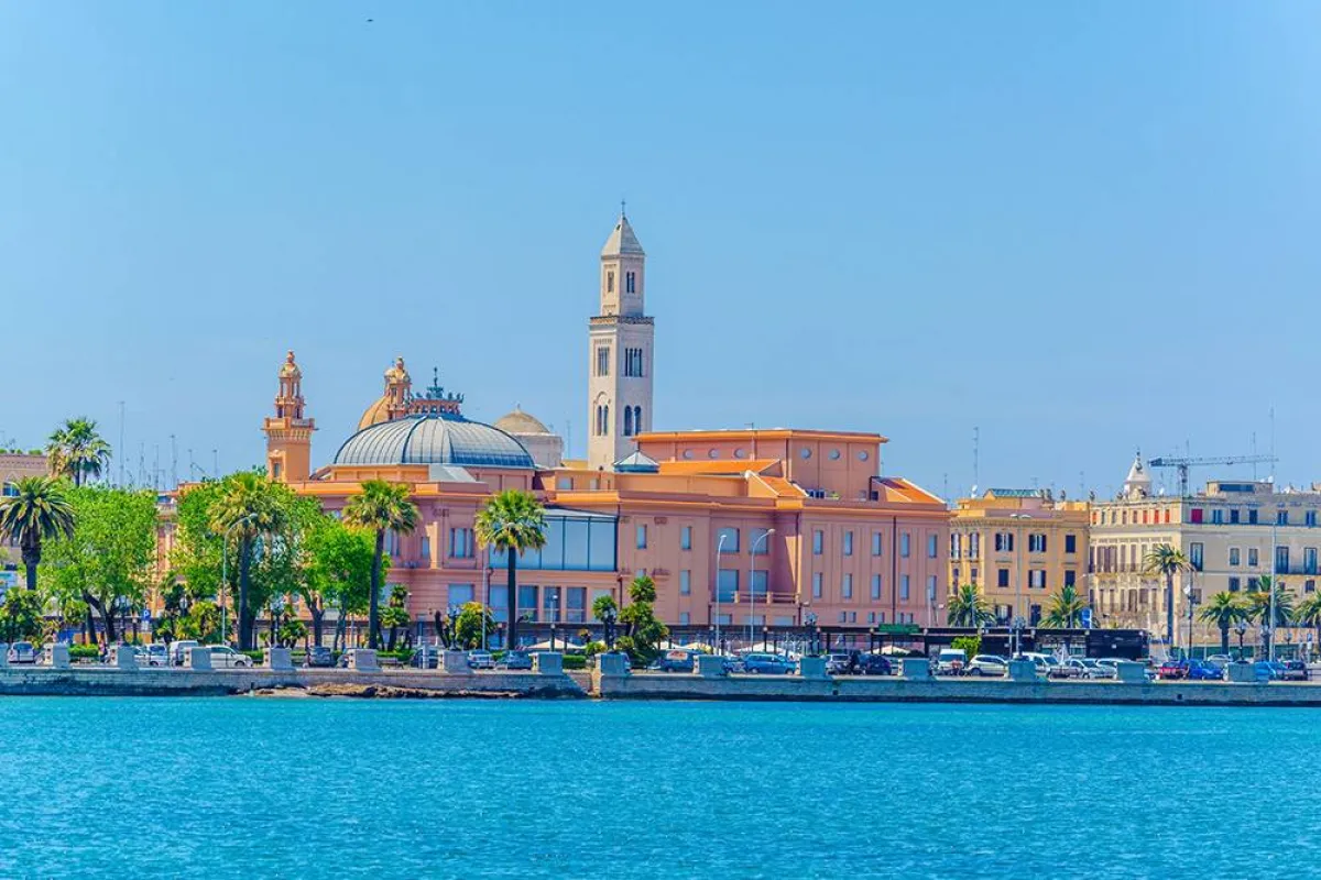 جولة سياحية في مدينة باري الايطالية