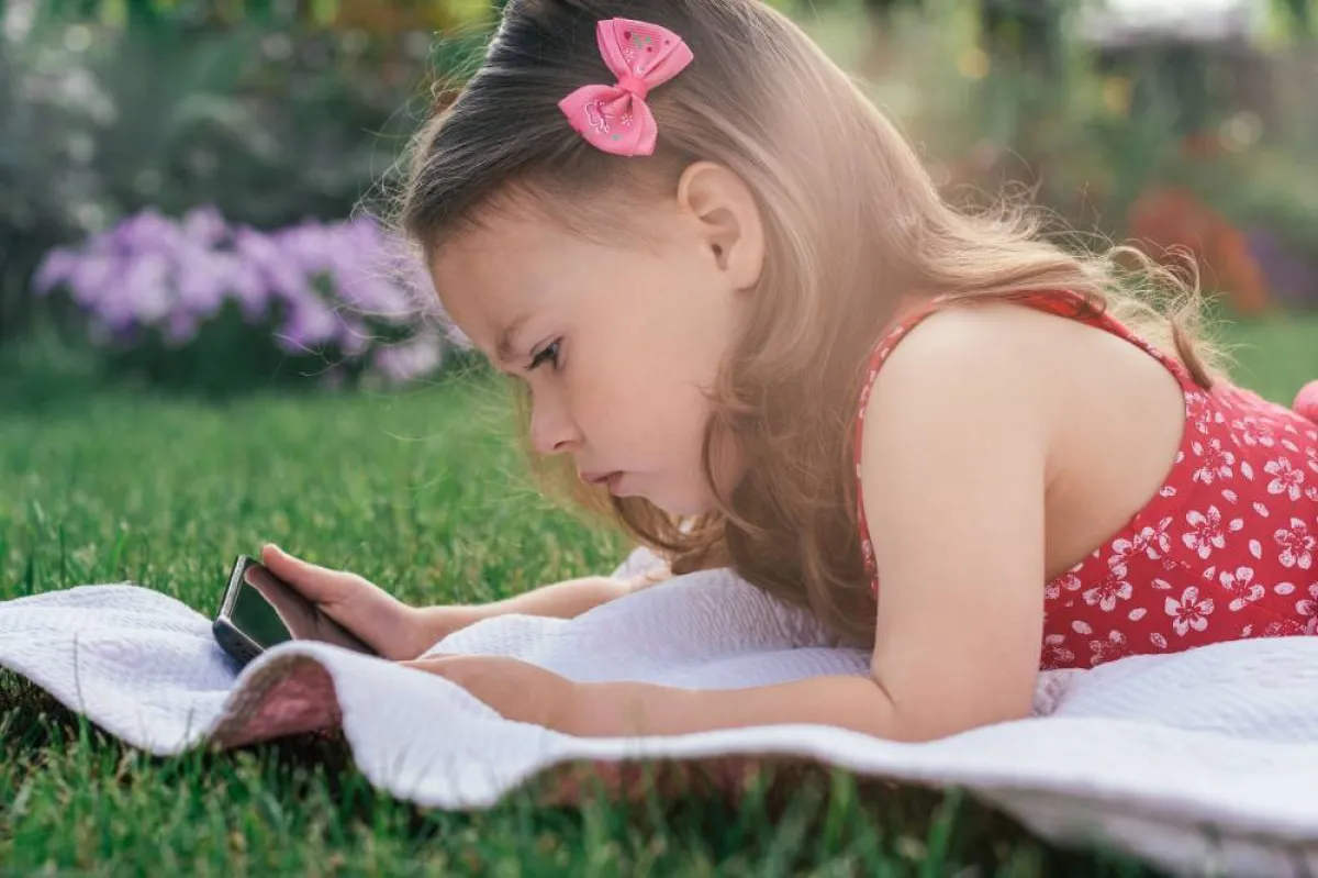 حماية الأطفال من المحتوى الضارّ المبثوث على الإنترنت 