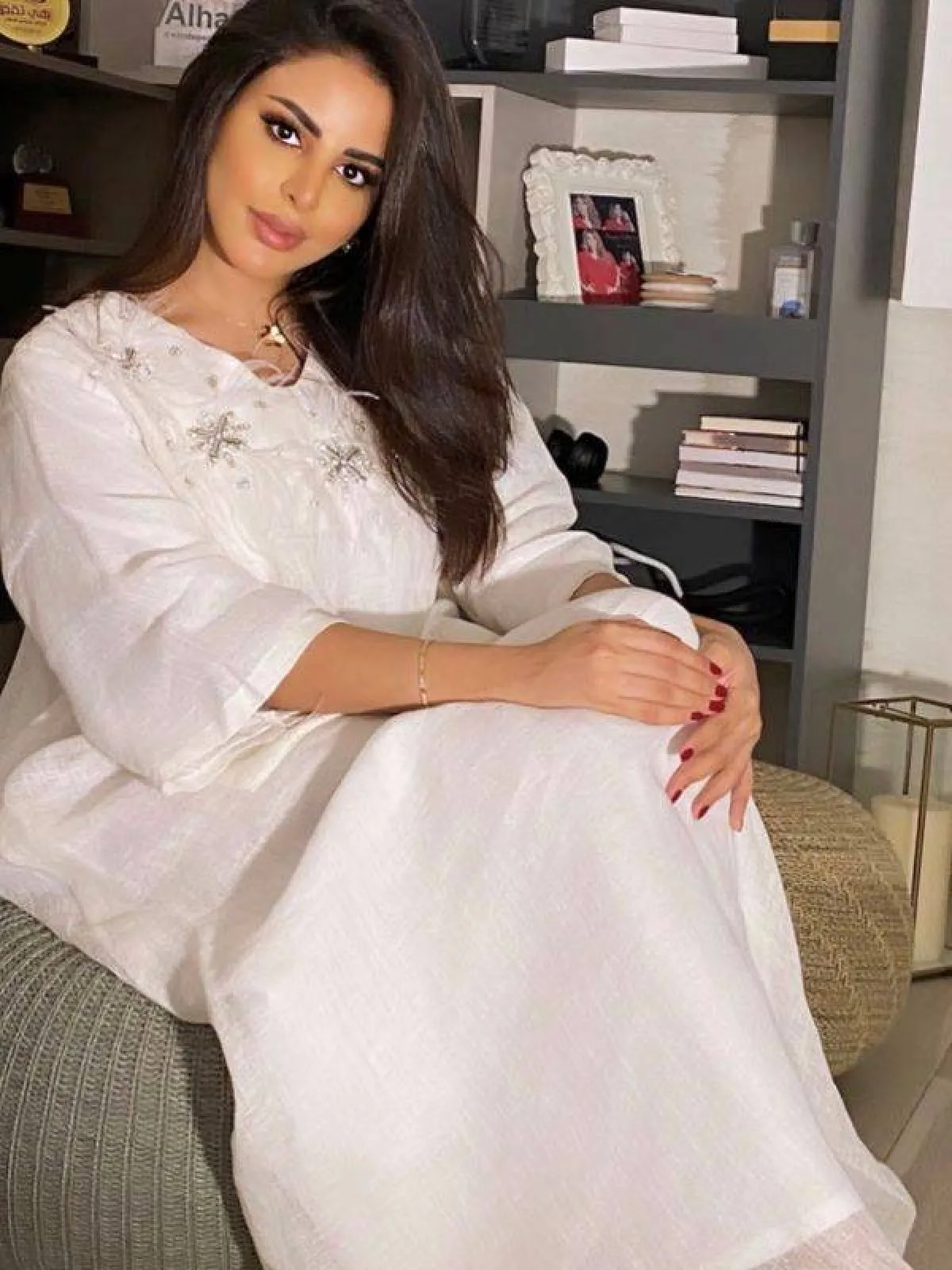 جلابية بيضاء