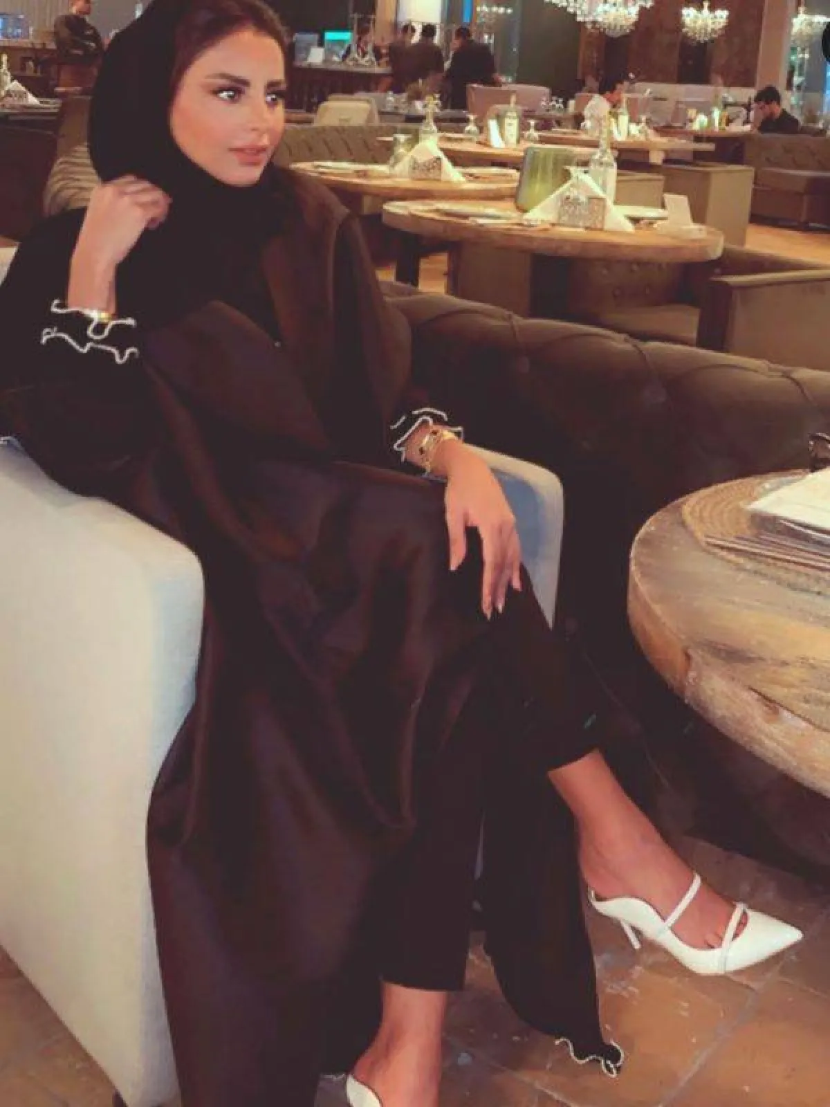 العباية السوداء