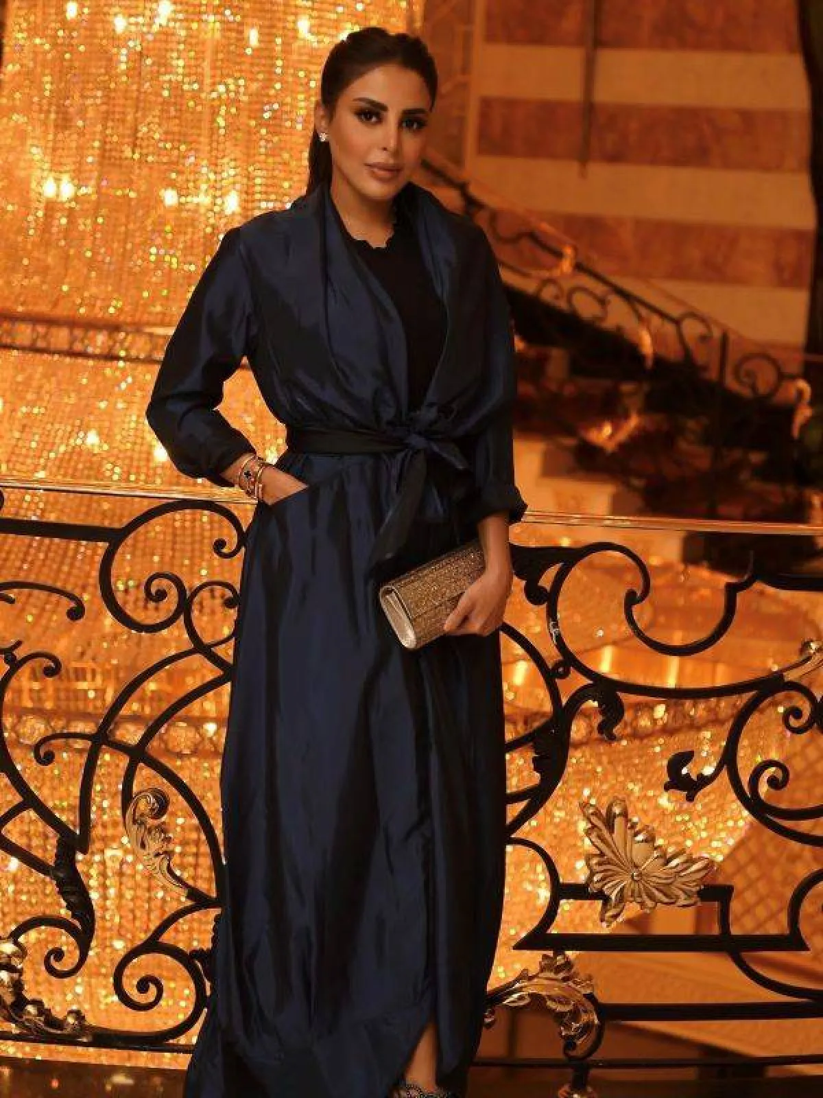 عباية بحزام للخصر