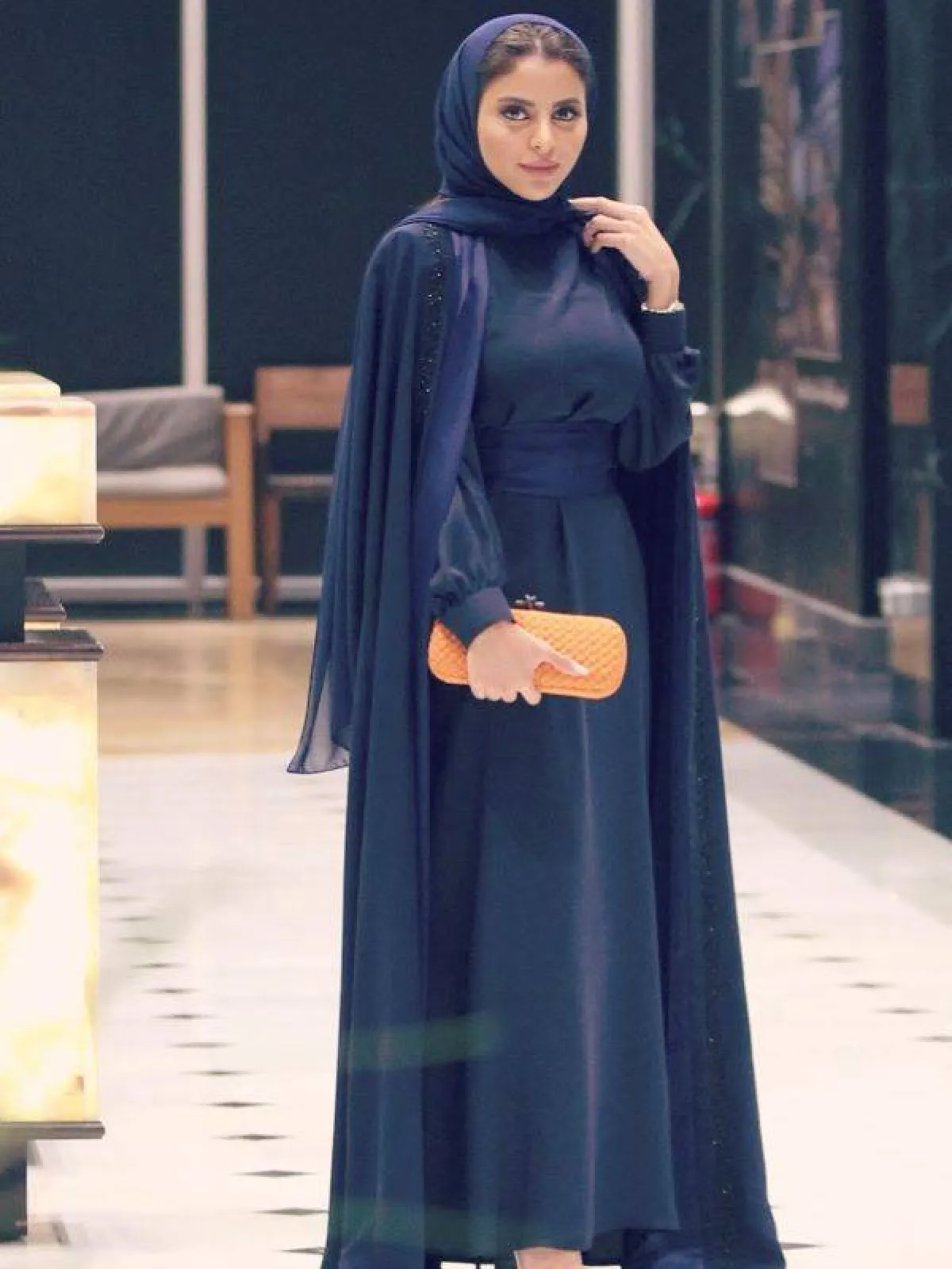 عباية فاخرة زرقاء