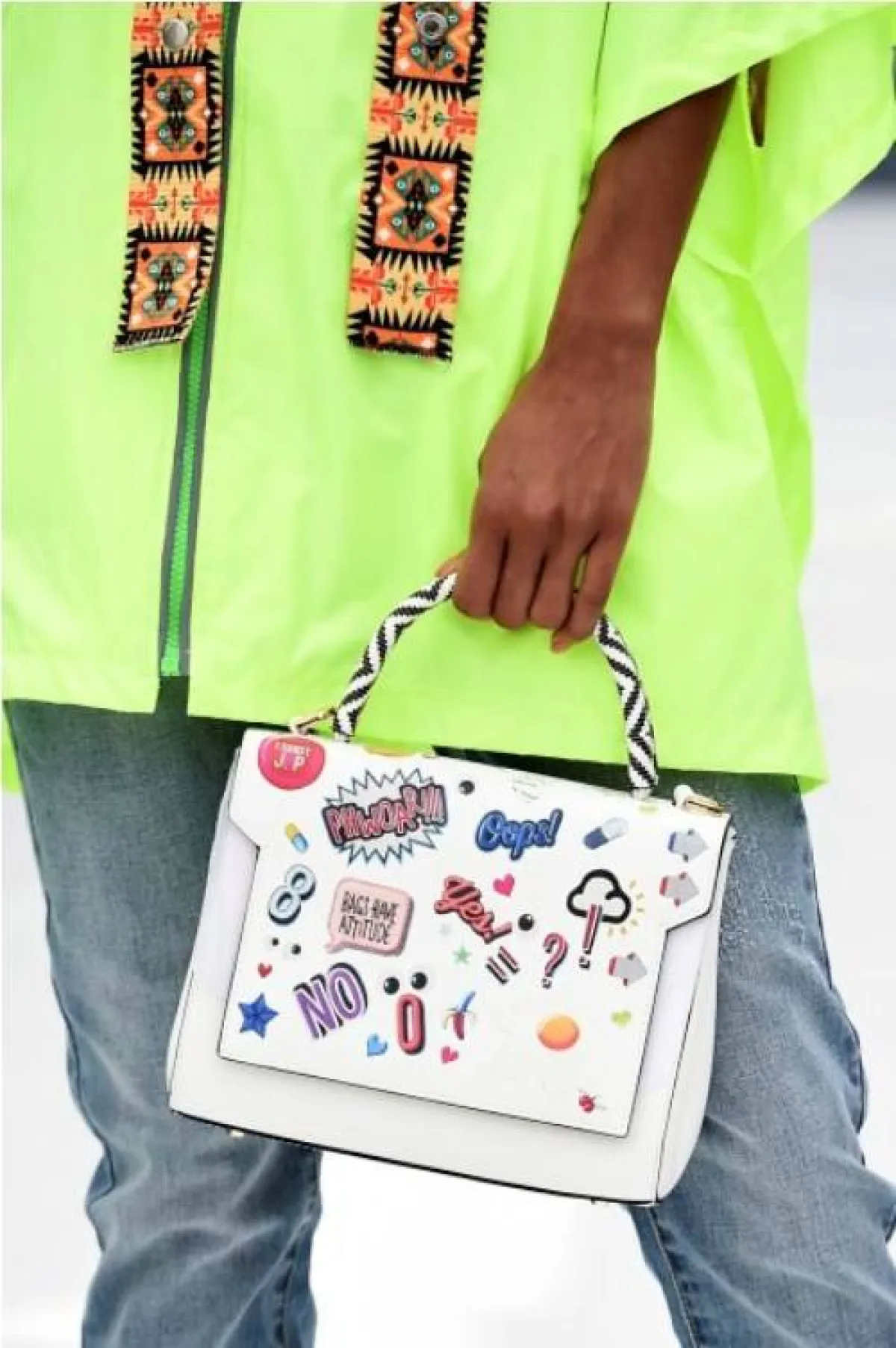 حقيبة يد مزيّنة بإكسسوارات من فلاينغ سولو  Flying Solo