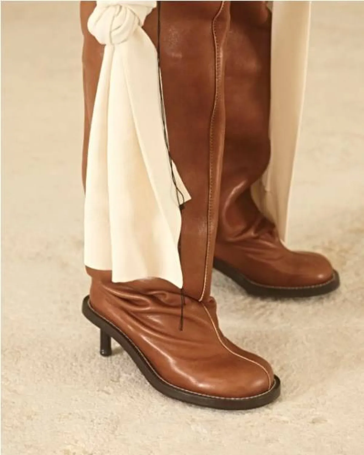 بوت ضخم من اكني Acne