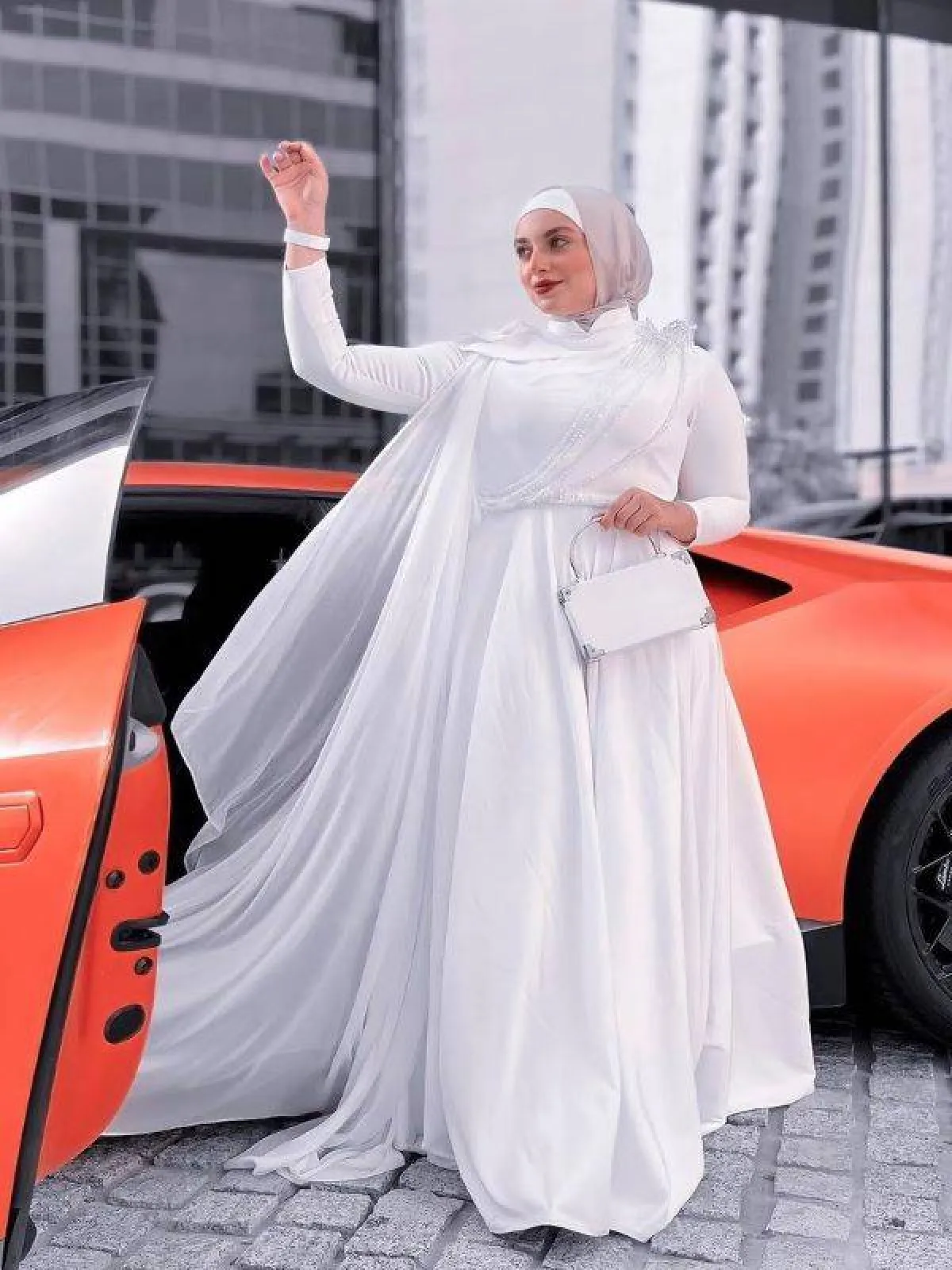 نادية الخولي بفستان سواريه