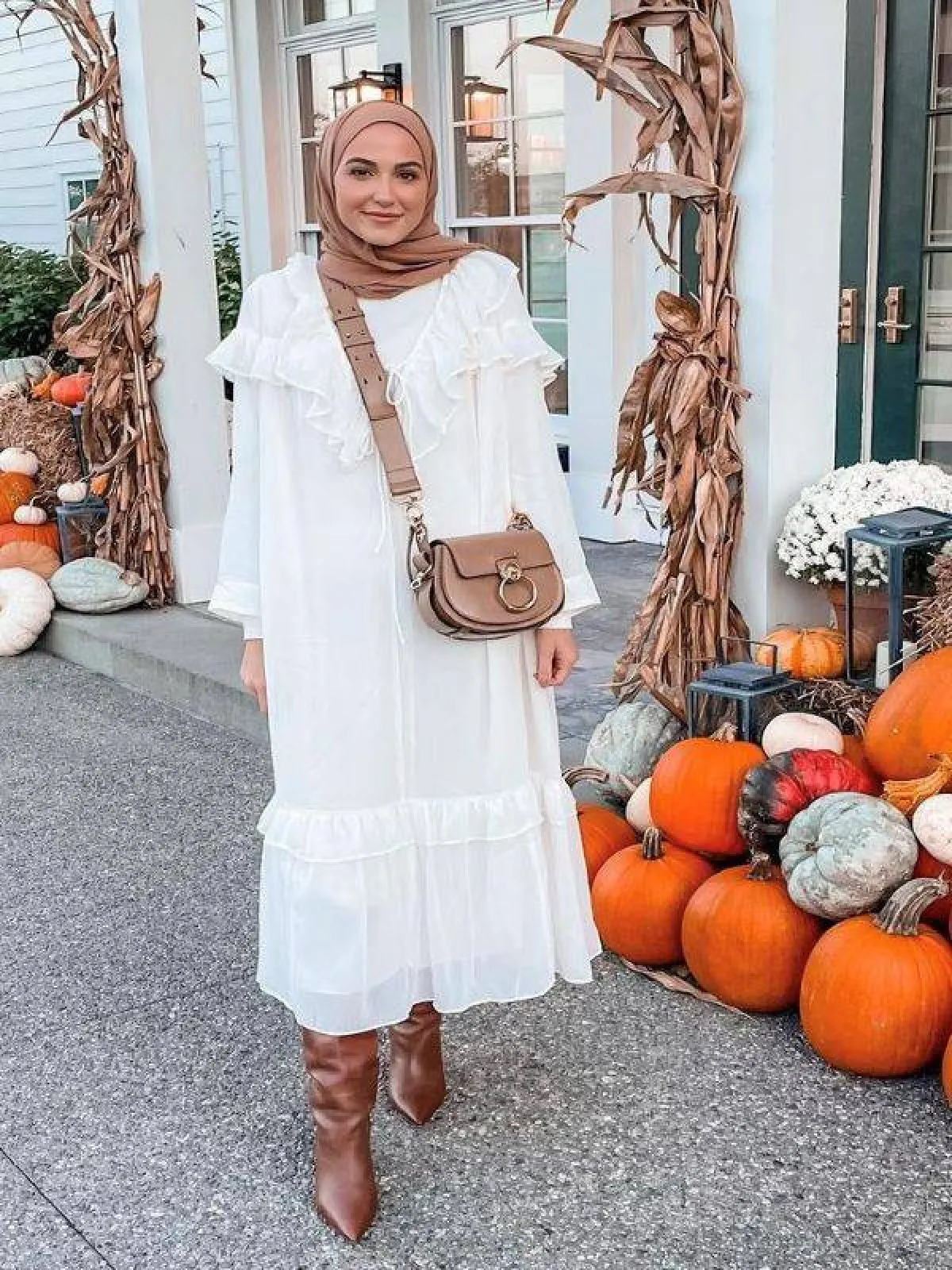 لينا صنوبر بفستان شتوي