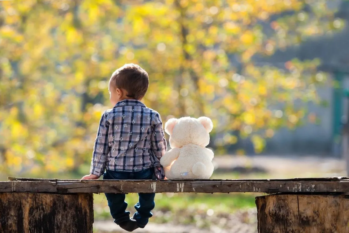 صورة طفل مصاب بالاكتئاب