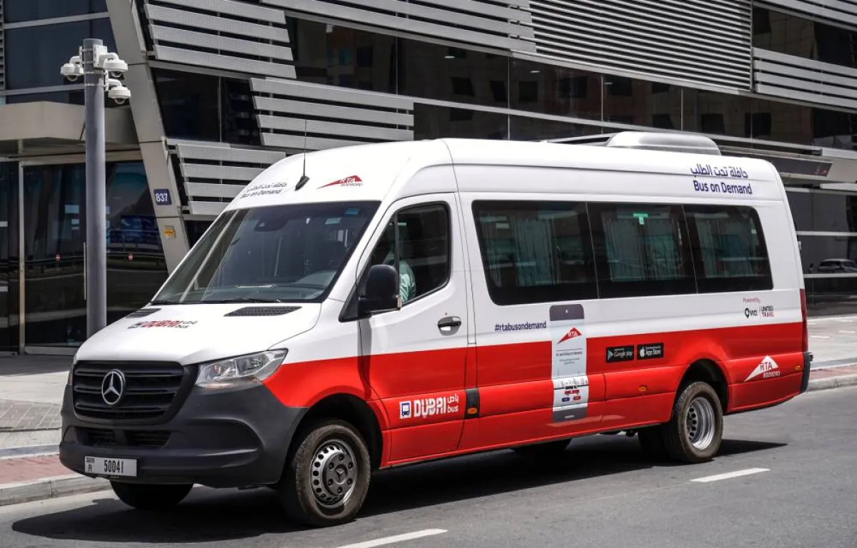 خدمة "حافلات تحت الطلب" - الصورة من حساب هيئة الطرق والمواصلات على تويتر